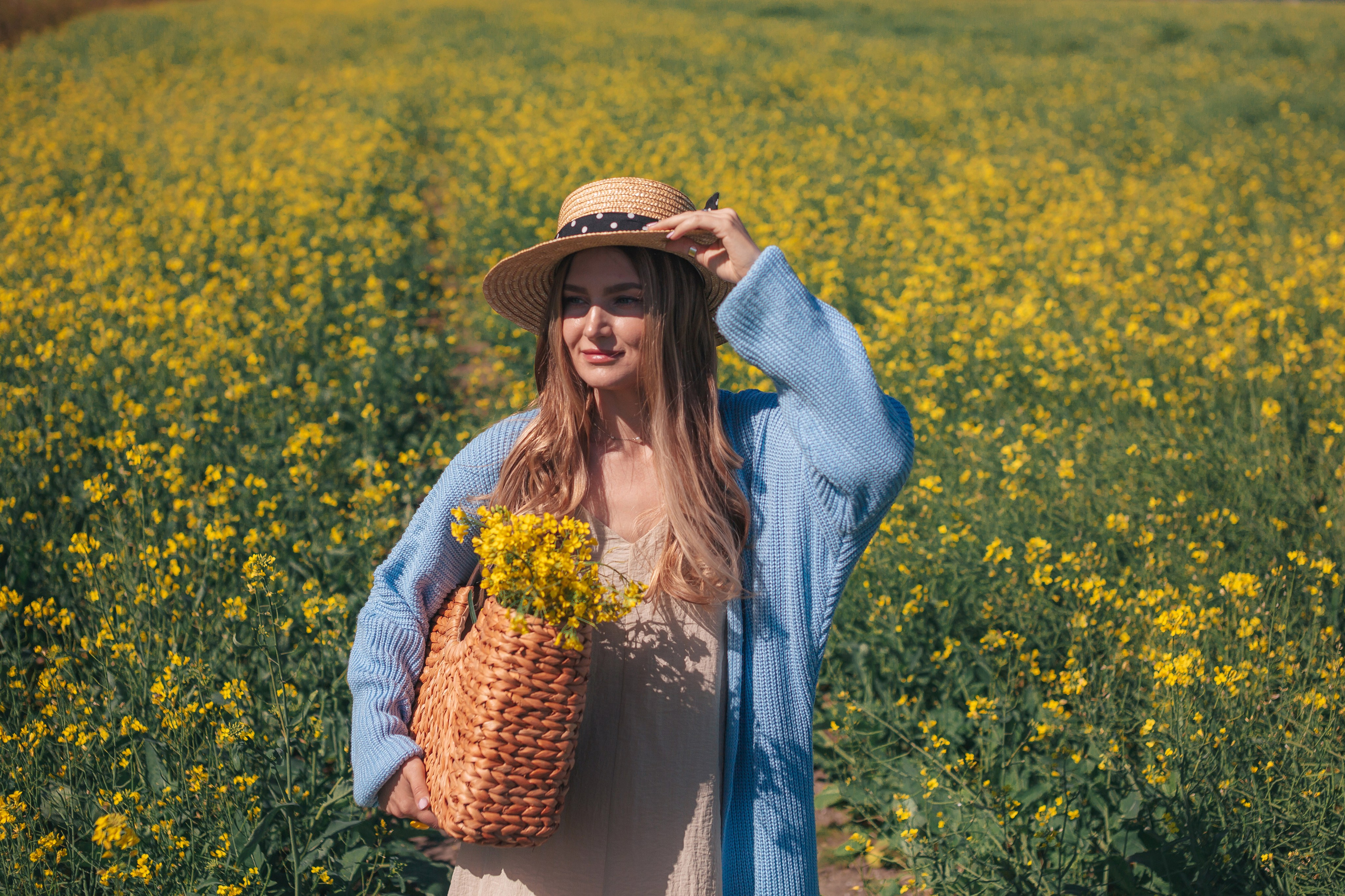 Рапсовое поле. Семейный и художественный фотограф в Тюмени Юлия Логинова