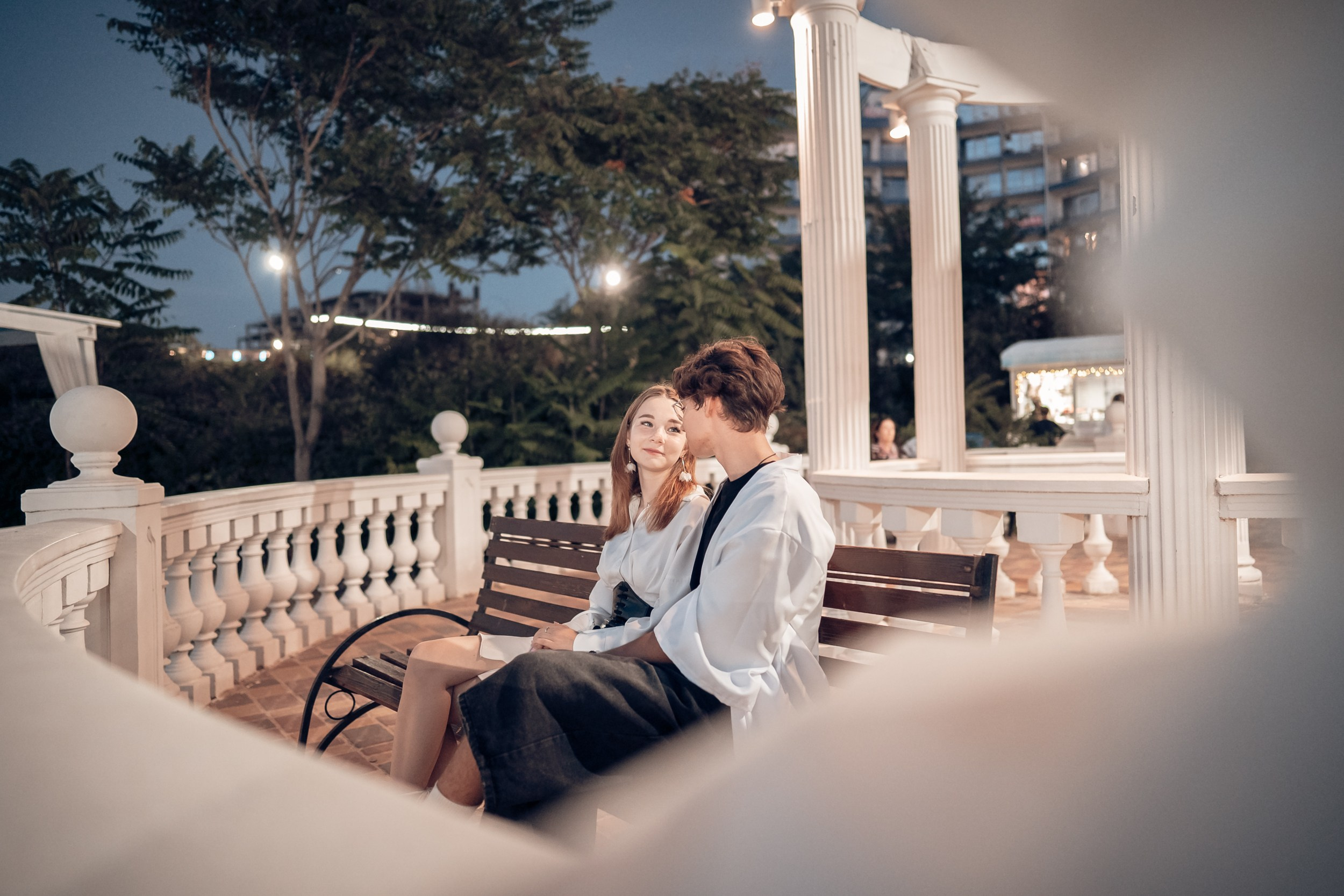 Романтическая фотоистория на закате пляжа Аквамарин. Церковный фотограф Севастополь