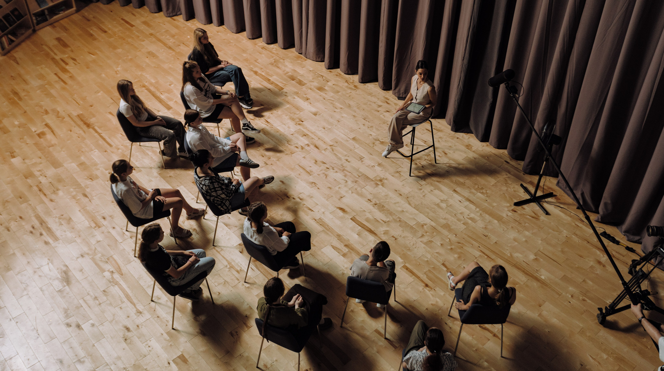 Женя Медведева / Уроки истории. Творческий и репортажный фотограф в Москве Клим Долгов