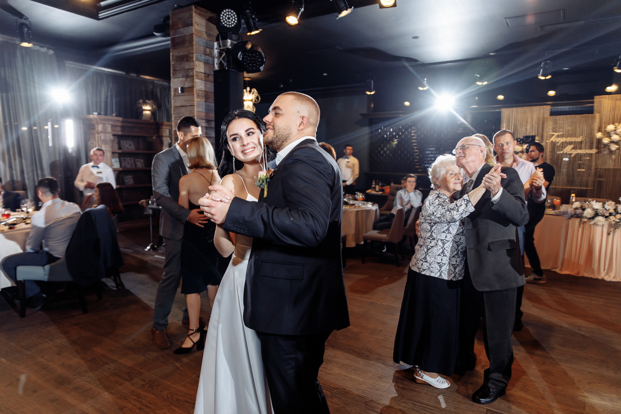 Красотка и брутал. Свадебный фотограф москва