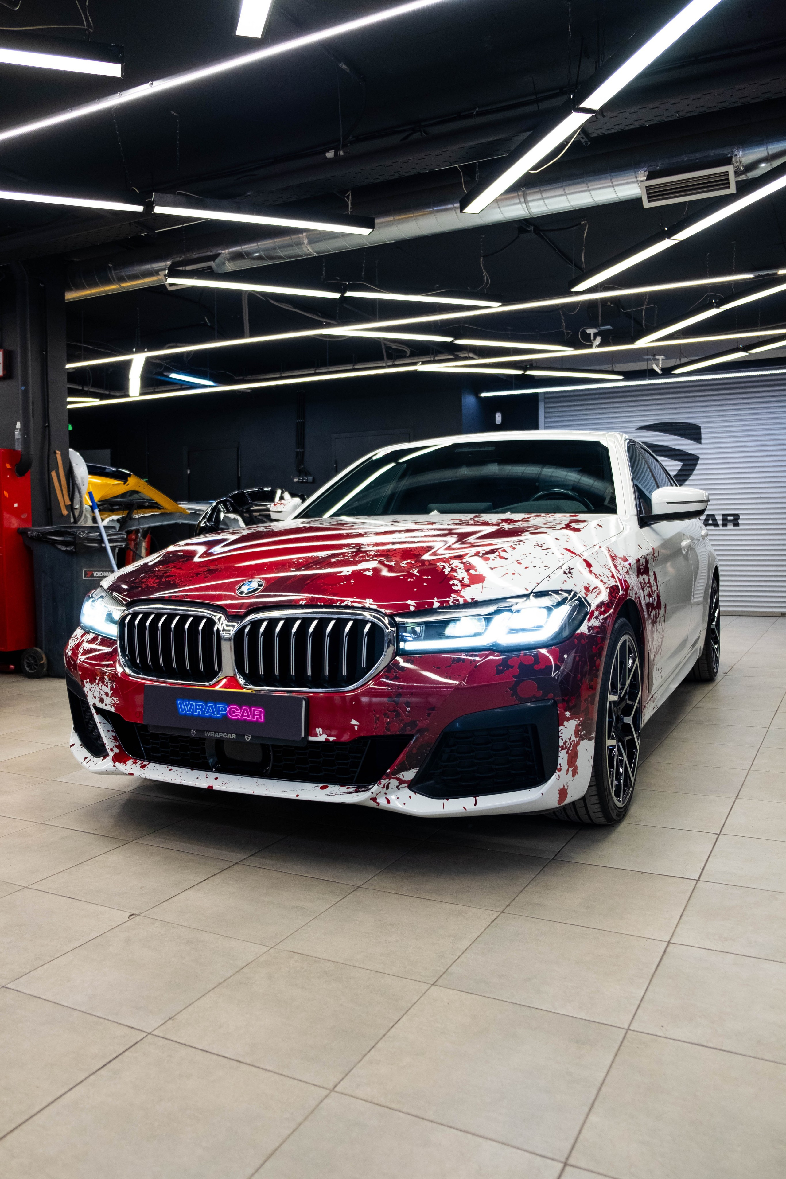 Винилография на BMW 5 G30. Студия дизайна и оклейки авто Barmaley Design