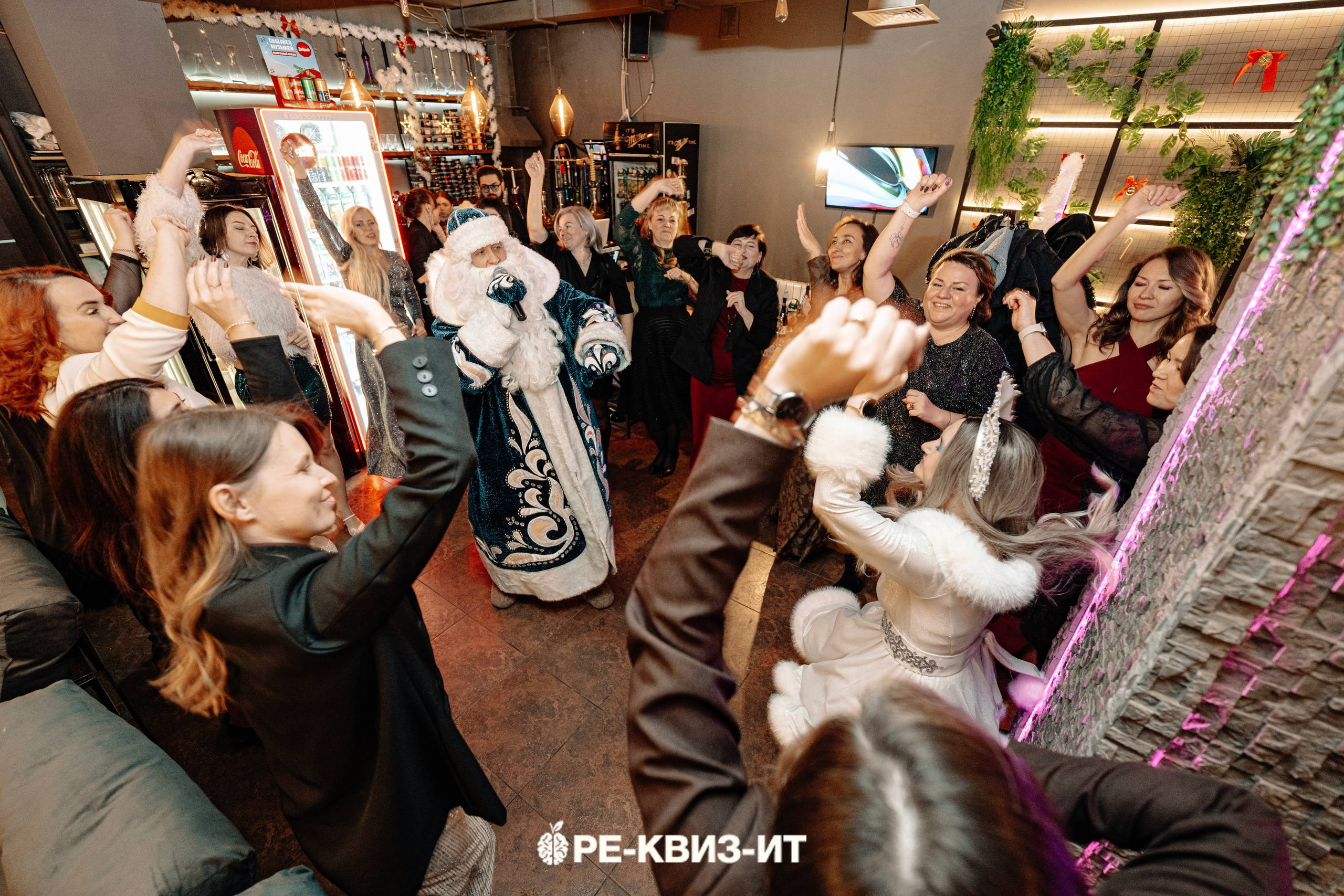 Реквизит — квиз в Зеленодольске и Волжске ZR cafe. Свадебный фотограф в Казани, и Зеленодольске Радик Мухаметов