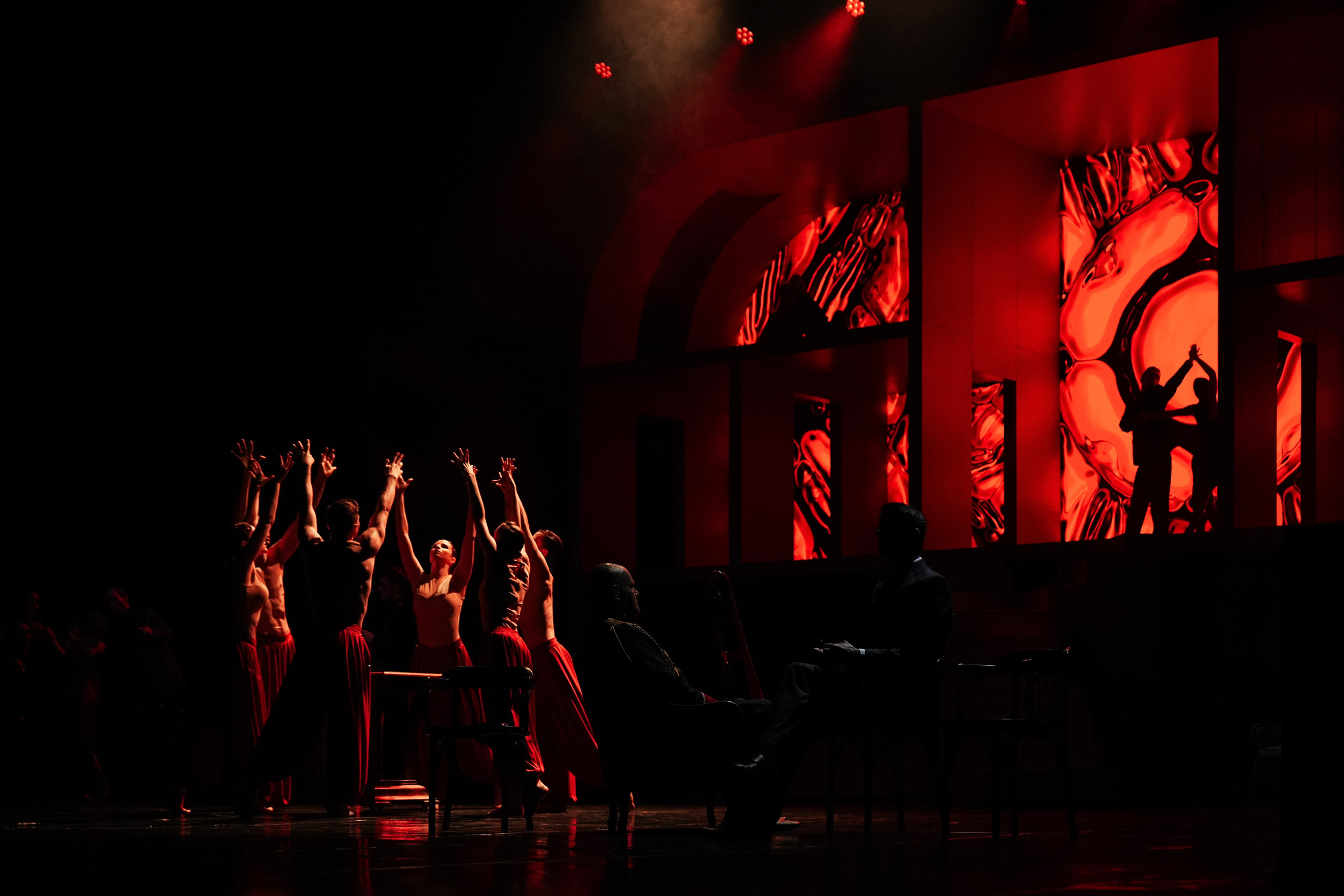 Гранатовый — пластический спектакль. Фотограф с психологическим образованием