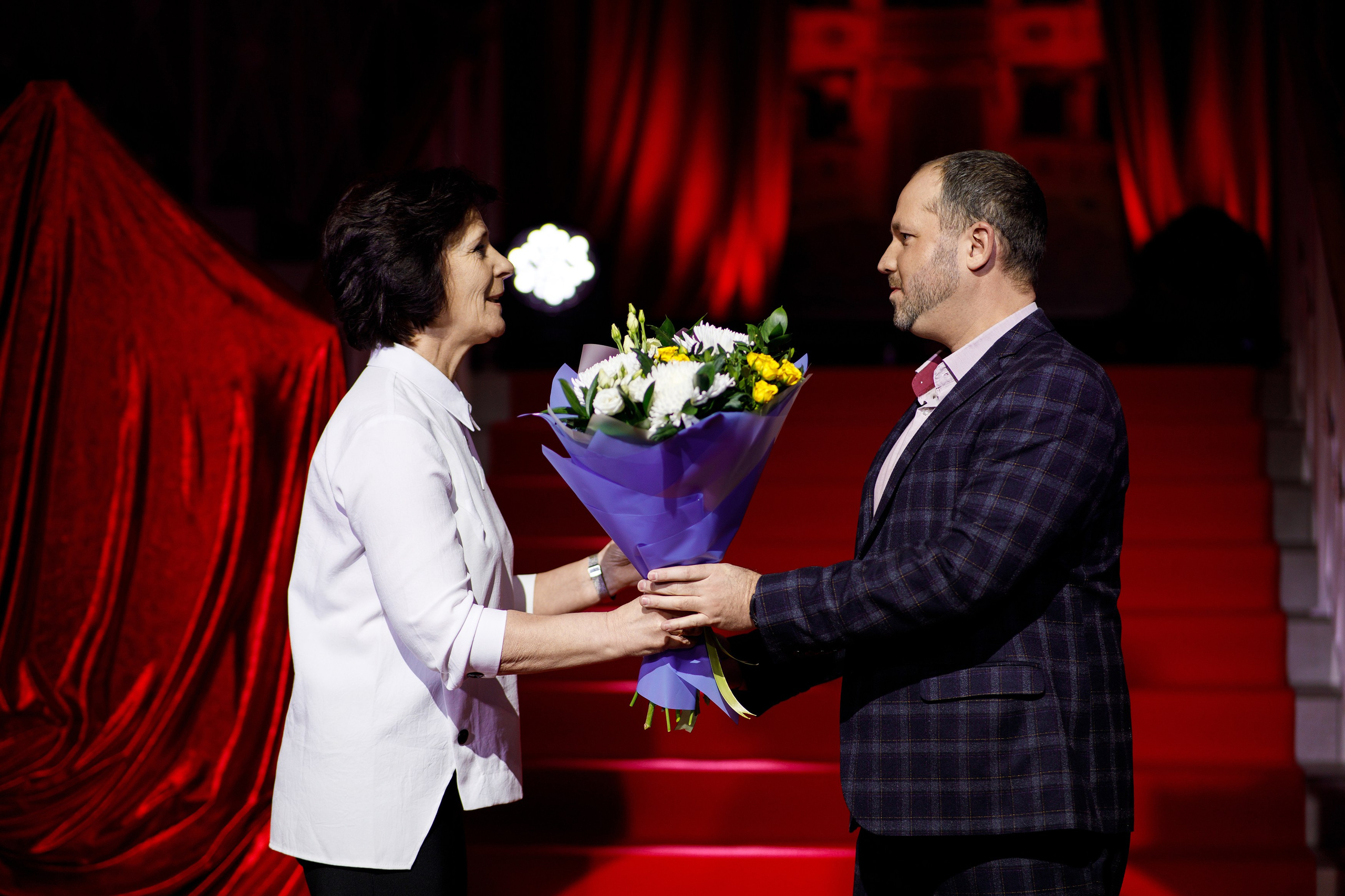 Награждение победителя конкурса «Учитель Года» г. Горнозаводск. Фотограф Дмитрий Молчанов | Фотограф Пермь | Фотограф