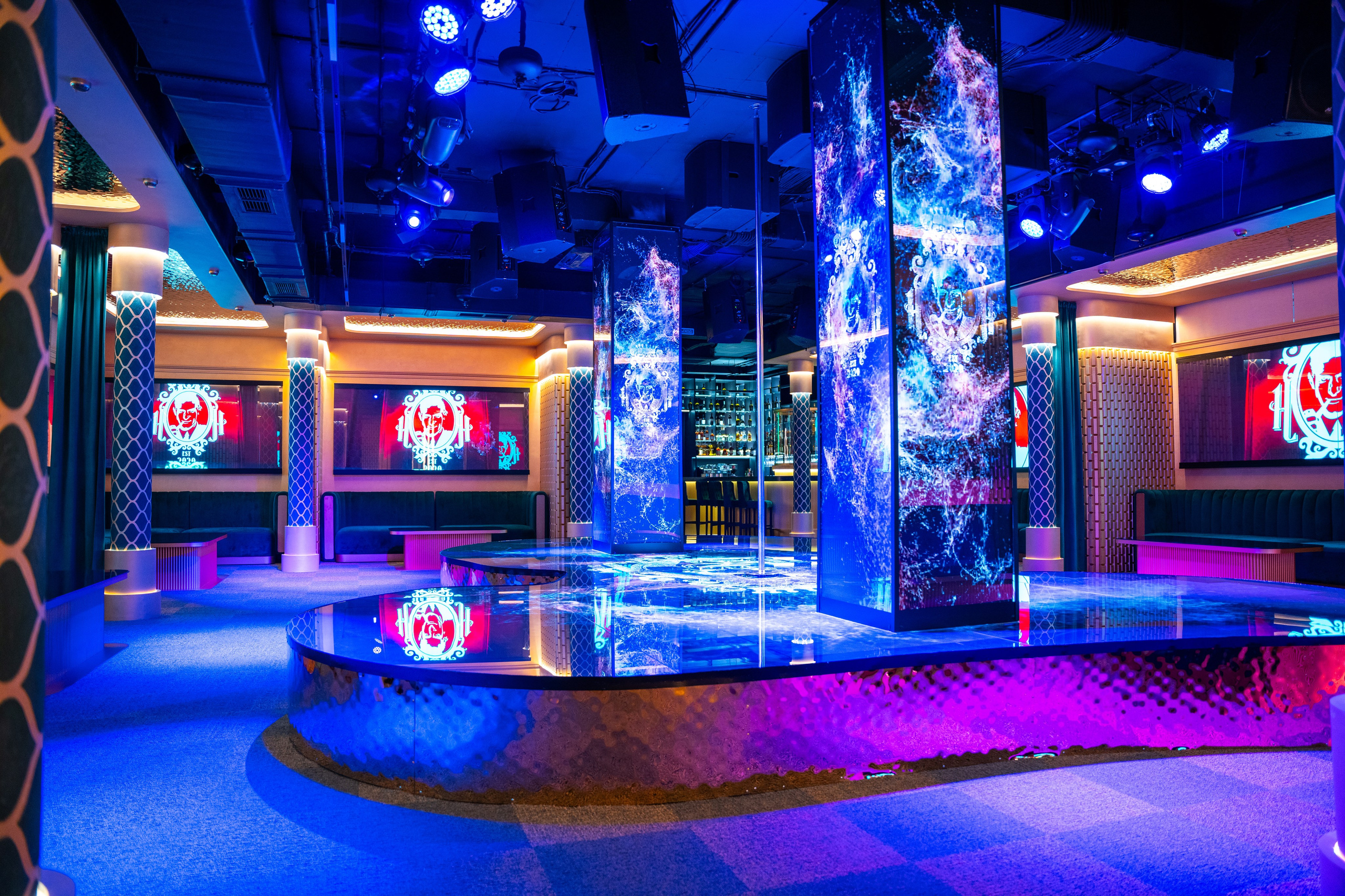 Фотосъемка интерьера стриптиз-клуба Hefner — элитный клуб Краснодара. Интерьерная фотосъемка клуба Hefner в Краснодаре — профессионально. Шедевры для Вас! Фотограф и Видеограф в Краснодаре Пахиев Руслан