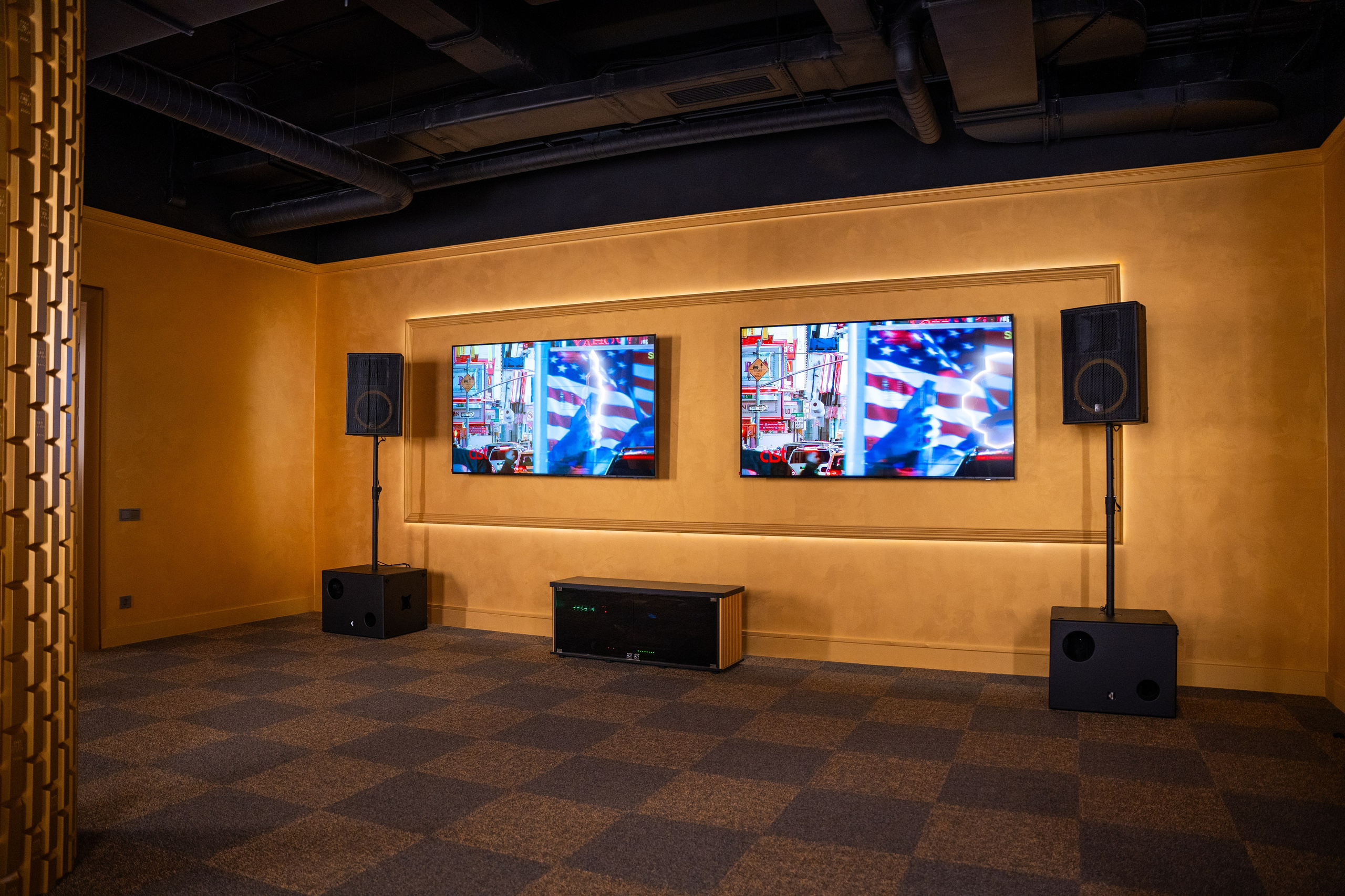 Фотосъемка интерьера стриптиз-клуба Hefner — элитный клуб Краснодара. Интерьерная фотосъемка клуба Hefner в Краснодаре — профессионально. Шедевры для Вас! Фотограф и Видеограф в Краснодаре Пахиев Руслан