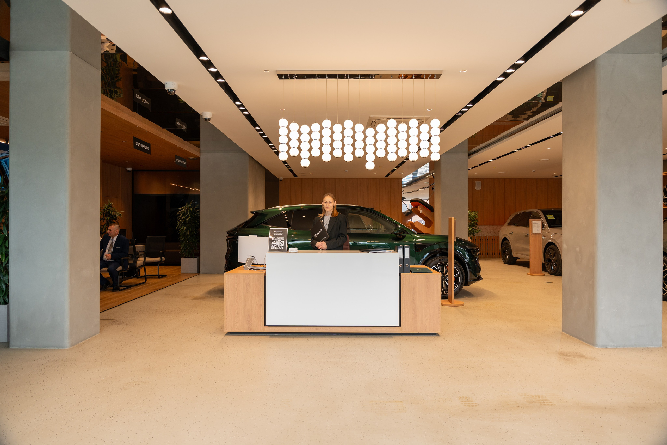 Интерьерная фотосъемка автосалона Elrus в Краснодаре. Zeekr, LiXiang Профессиональная фотосъемка интерьера премиум-автосалона в Краснодаре. Шедевры для Вас! Фотограф и Видеограф в Краснодаре Пахиев Руслан