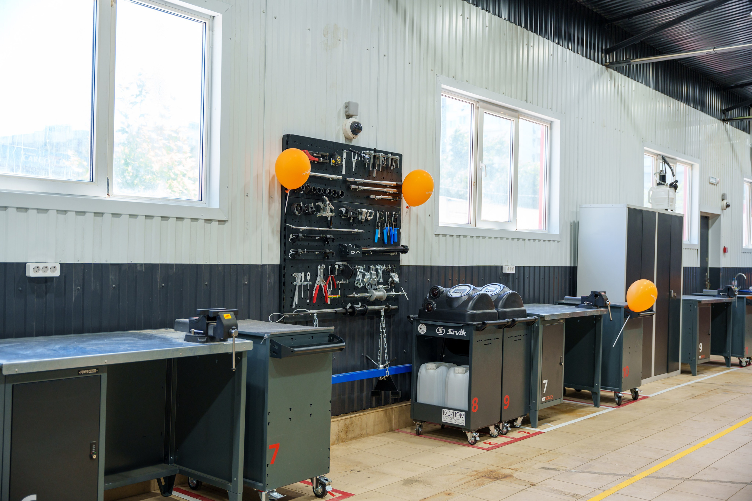 Интерьерная фотосъемка автосервиса Fit Service в Краснодаре — Профессиональная фотосъемка интерьера техцентра в Краснодаресеть СТО. Шедевры для Вас! Фотограф и Видеограф в Краснодаре Пахиев Руслан