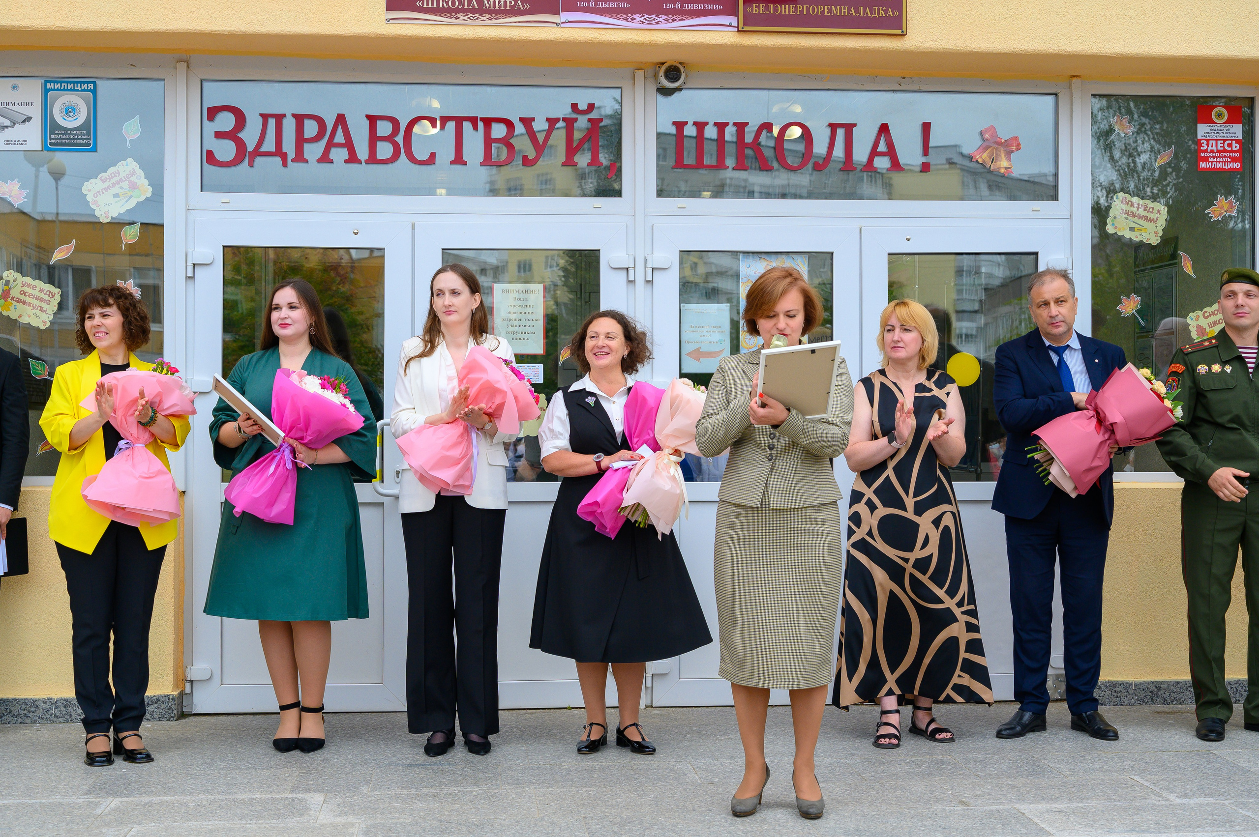 Вот звучит первый звонок, перед этим долгое приготовление к новому этапу в жизни, Яромир идет в школу. Фотоуслуги, услуги фотографа, фотографирование важных событий