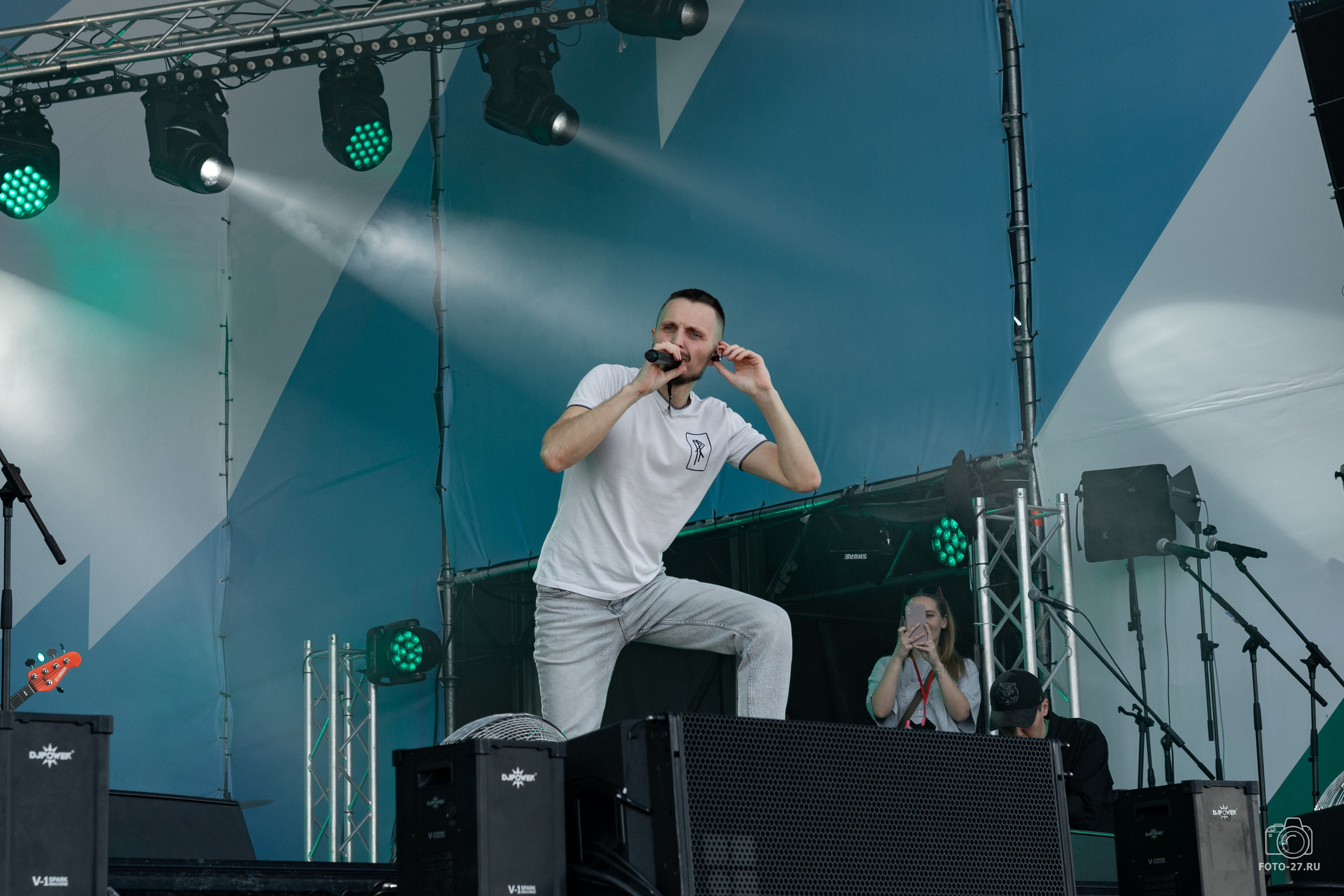 Антон Курдюмов фотограф в Хабаровске Рина Курдюмова фото27 foto27 Антон Дорофеев репортажный репортаж документалист Тони и Рина фотосоздатели ПаПаРоК Рок над Амуром 2024 фестиваль Хабаровск