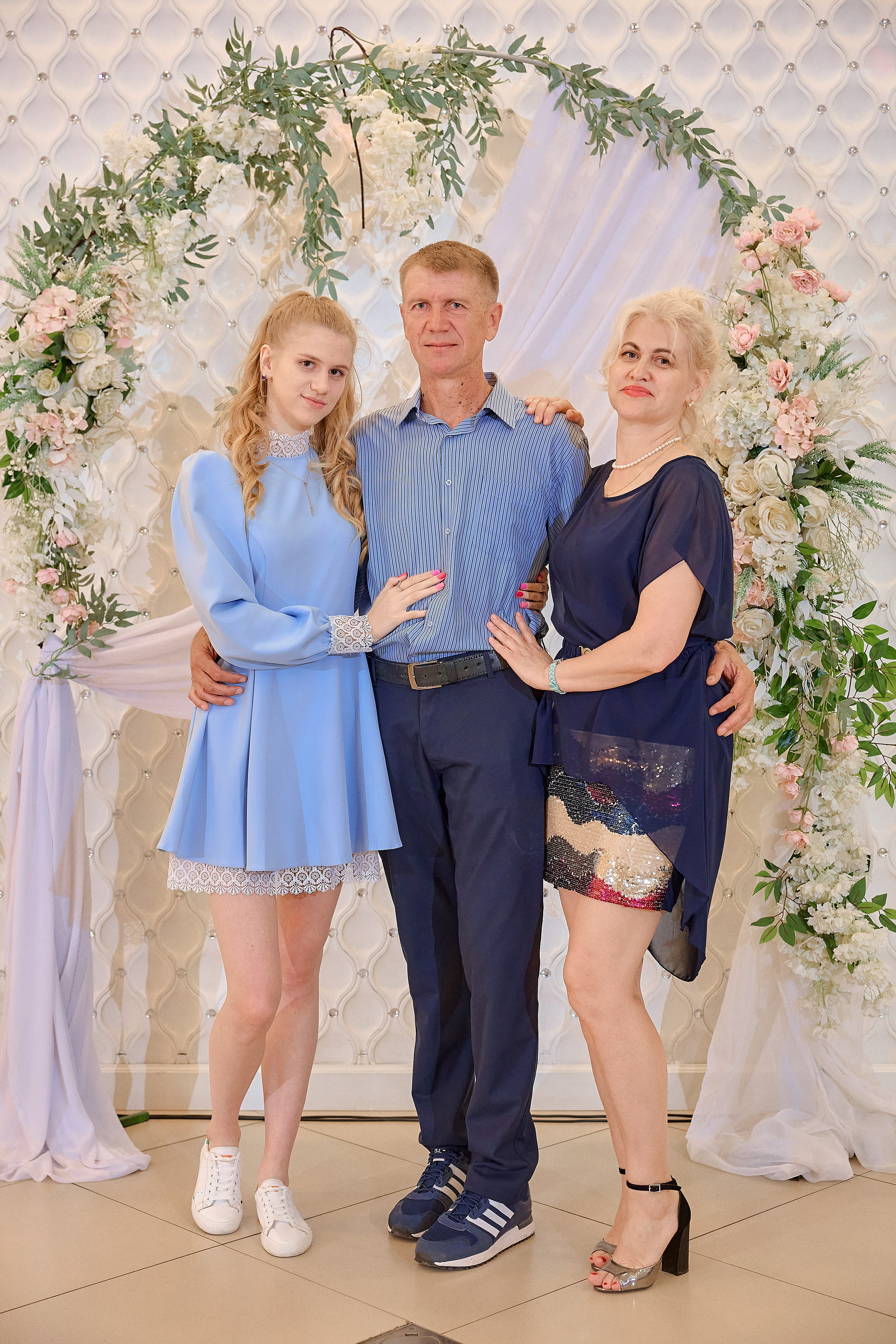 Портфолио репортажной фотосъёмки: Выпускной в ресторане «Император». Фотограф Яковлев Роман — Красноярск