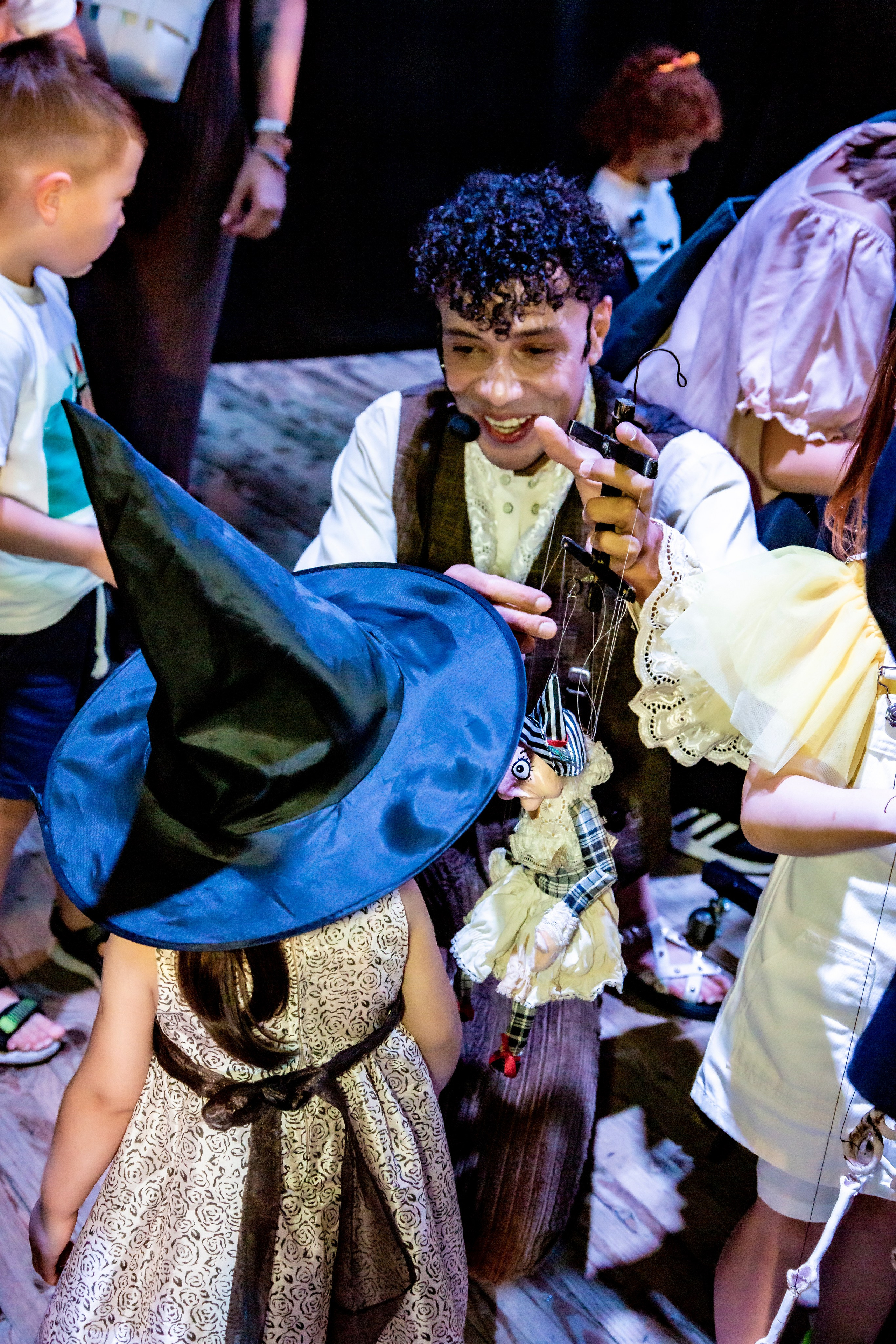 Маленькая ведьма спектакль театра Саквояж. Фотограф в Сочи Юрий Шептаев