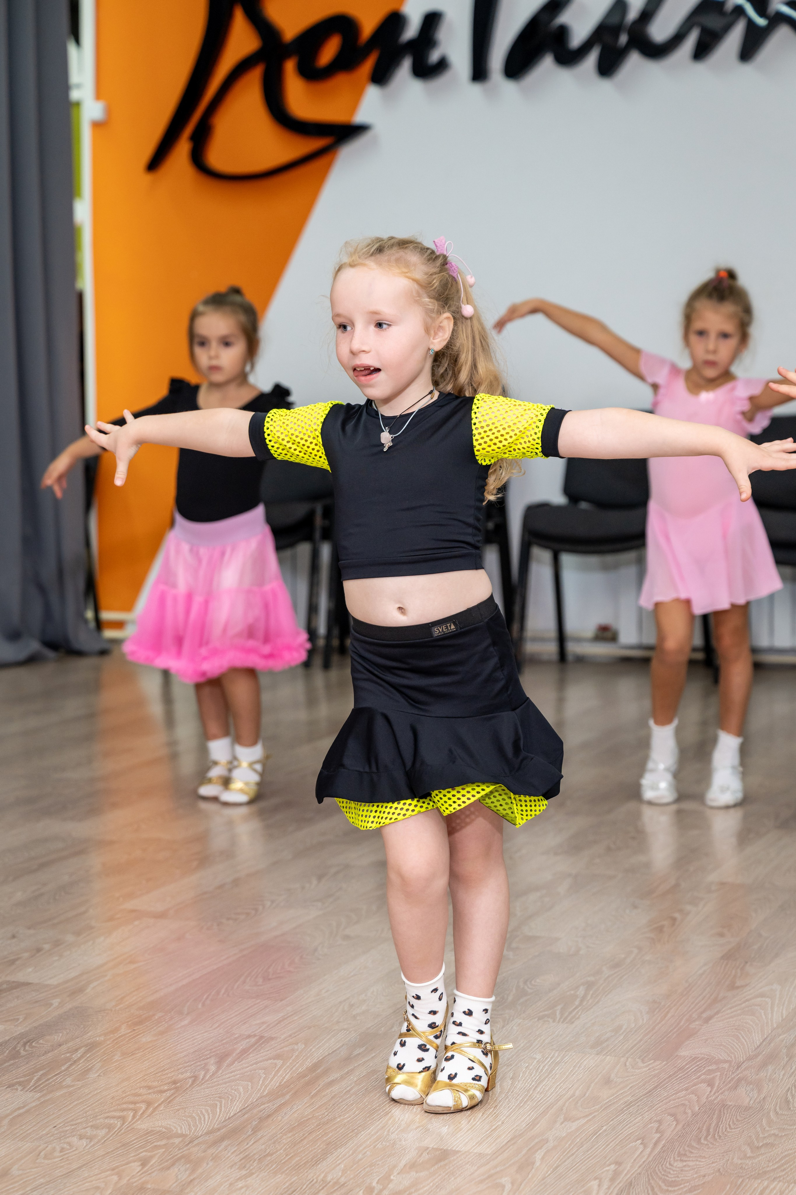 Группа 3-6 лет первый и второй год обучения. КонТакт — спортивные бальные танцы в Москве