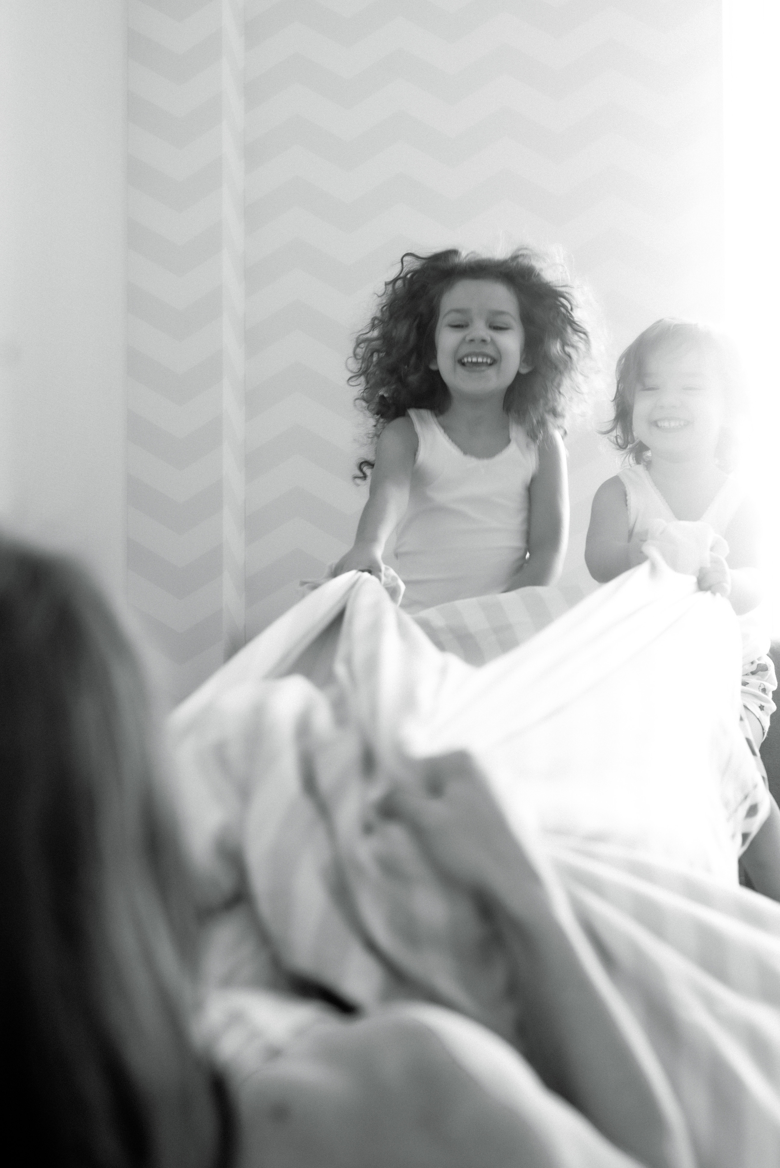 Ксения, Агния и Ульяна, дома. Фотограф Виктория Чокадзе