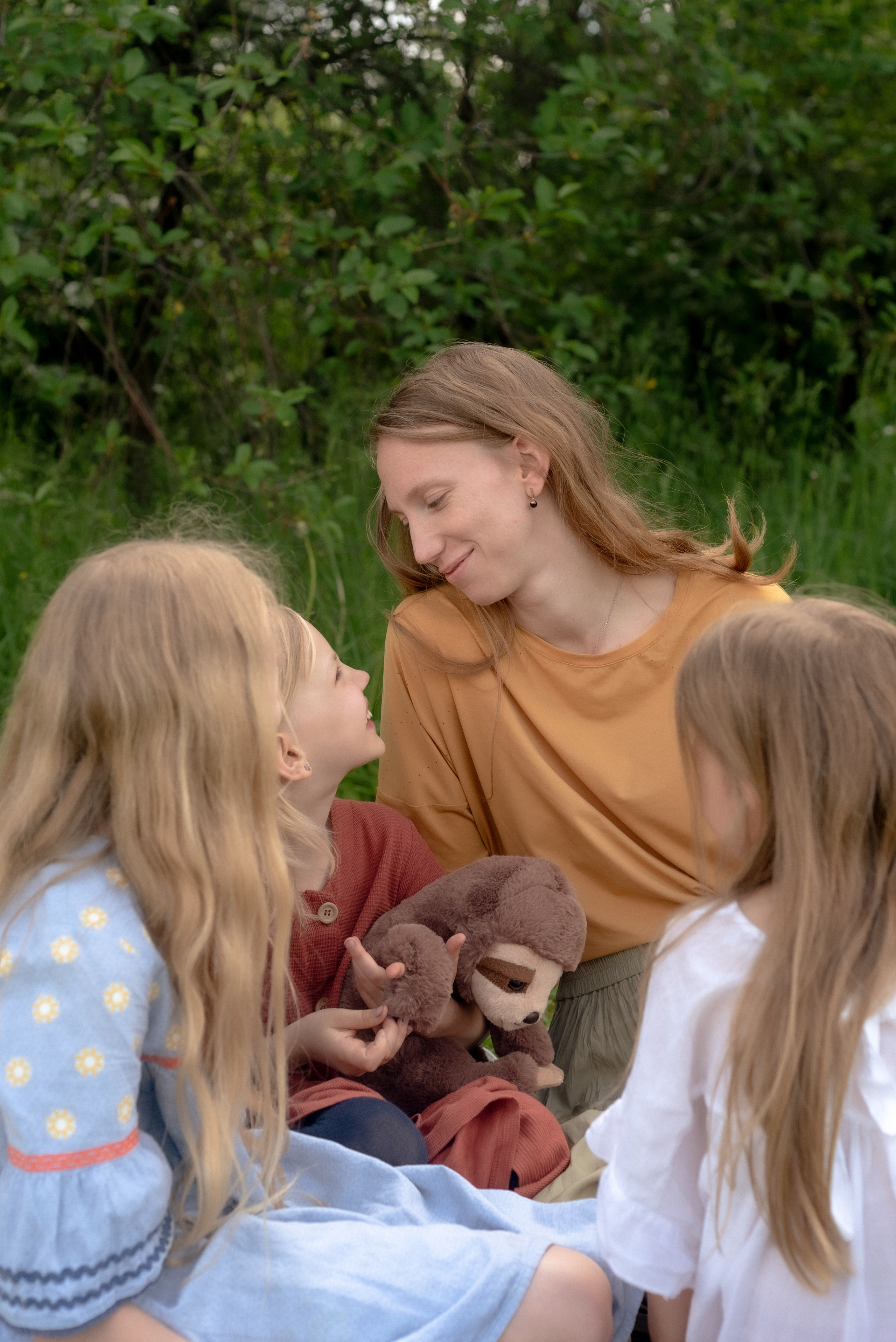 Таня, Яся, Дуся, Ариша. Коломенское летом. Фотограф Виктория Чокадзе