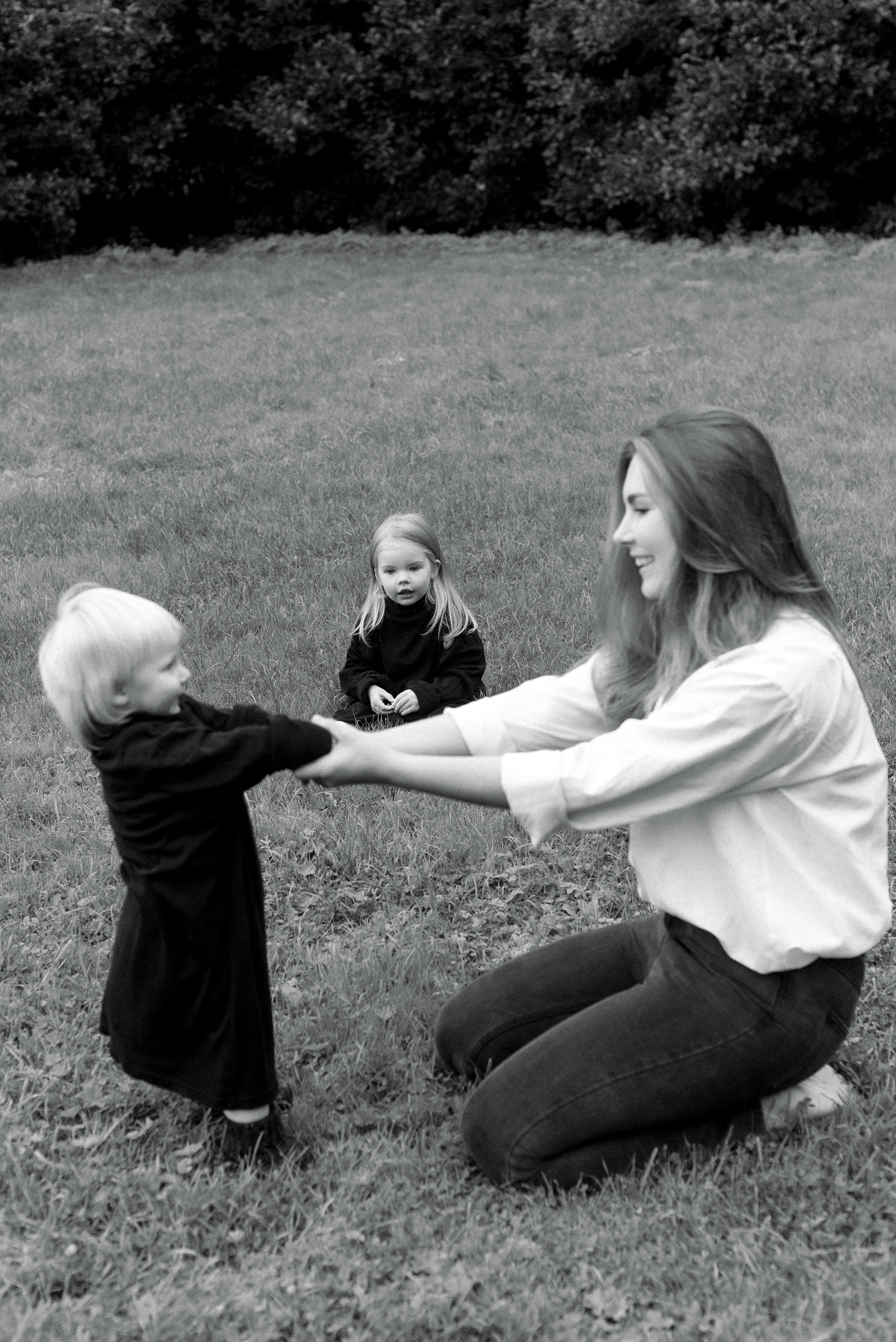 Настя, Надя, Тася. Бесценное мамино внимание. Фотограф Виктория Чокадзе