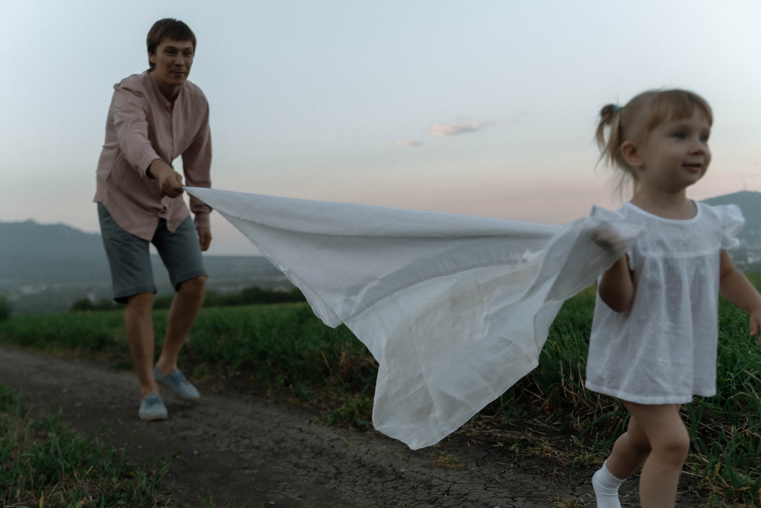 Ира, Стас и Злата. Лето, поле, закат. Фотограф Виктория Чокадзе