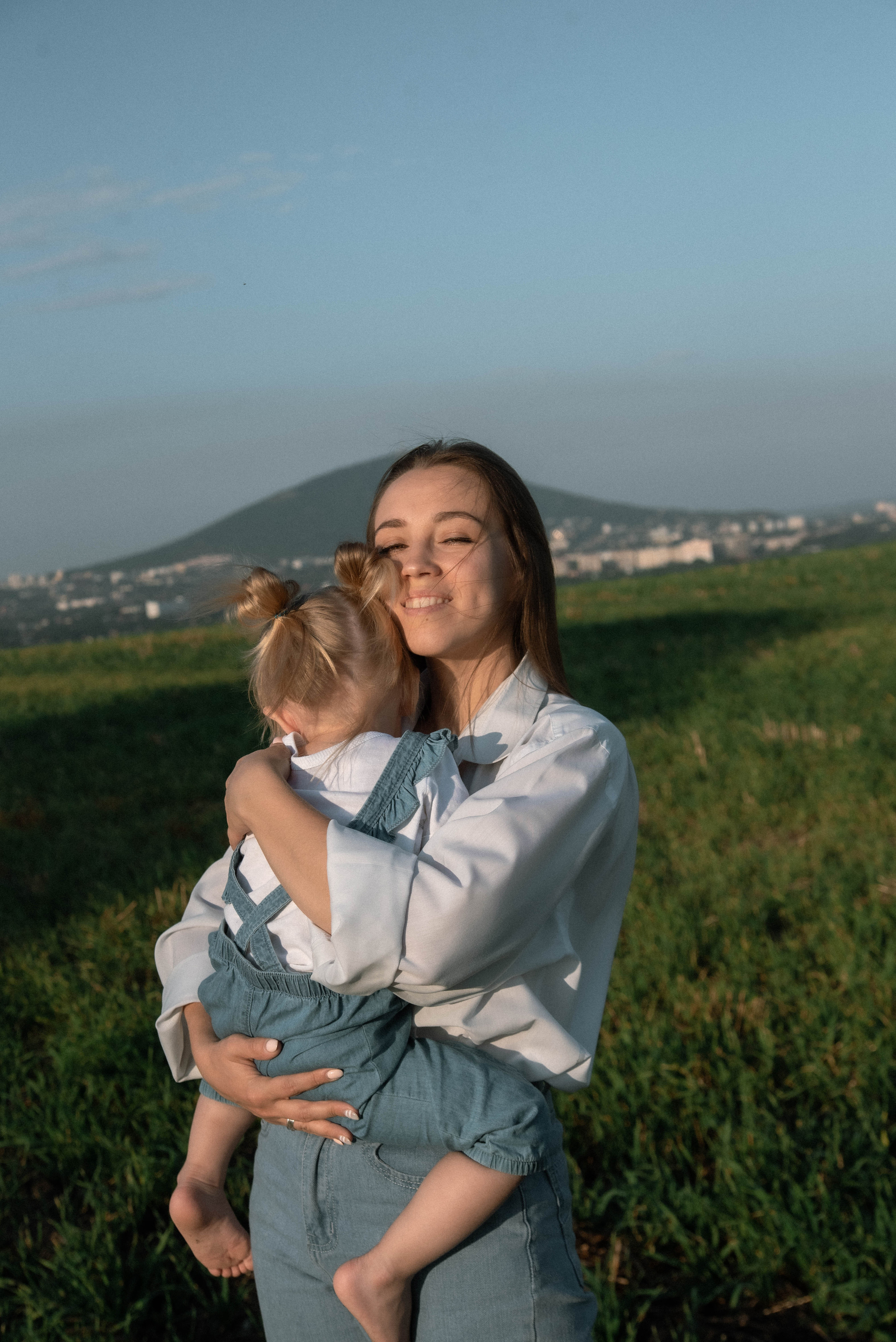 Ира, Стас и Злата. Лето, поле, закат. Фотограф Виктория Чокадзе