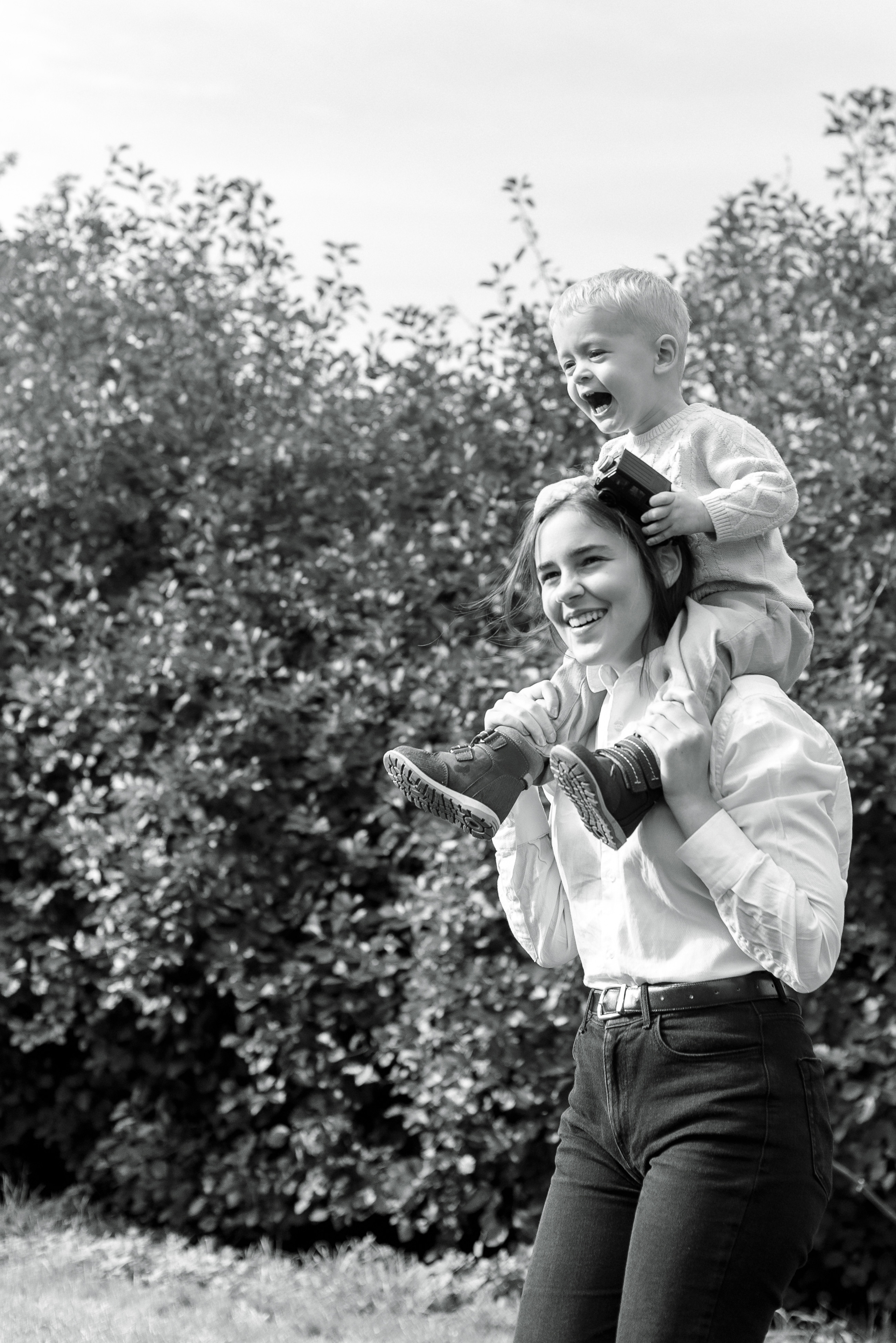 Таня, Катя и Матвей. Ранняя осень, парк. Фотограф Виктория Чокадзе