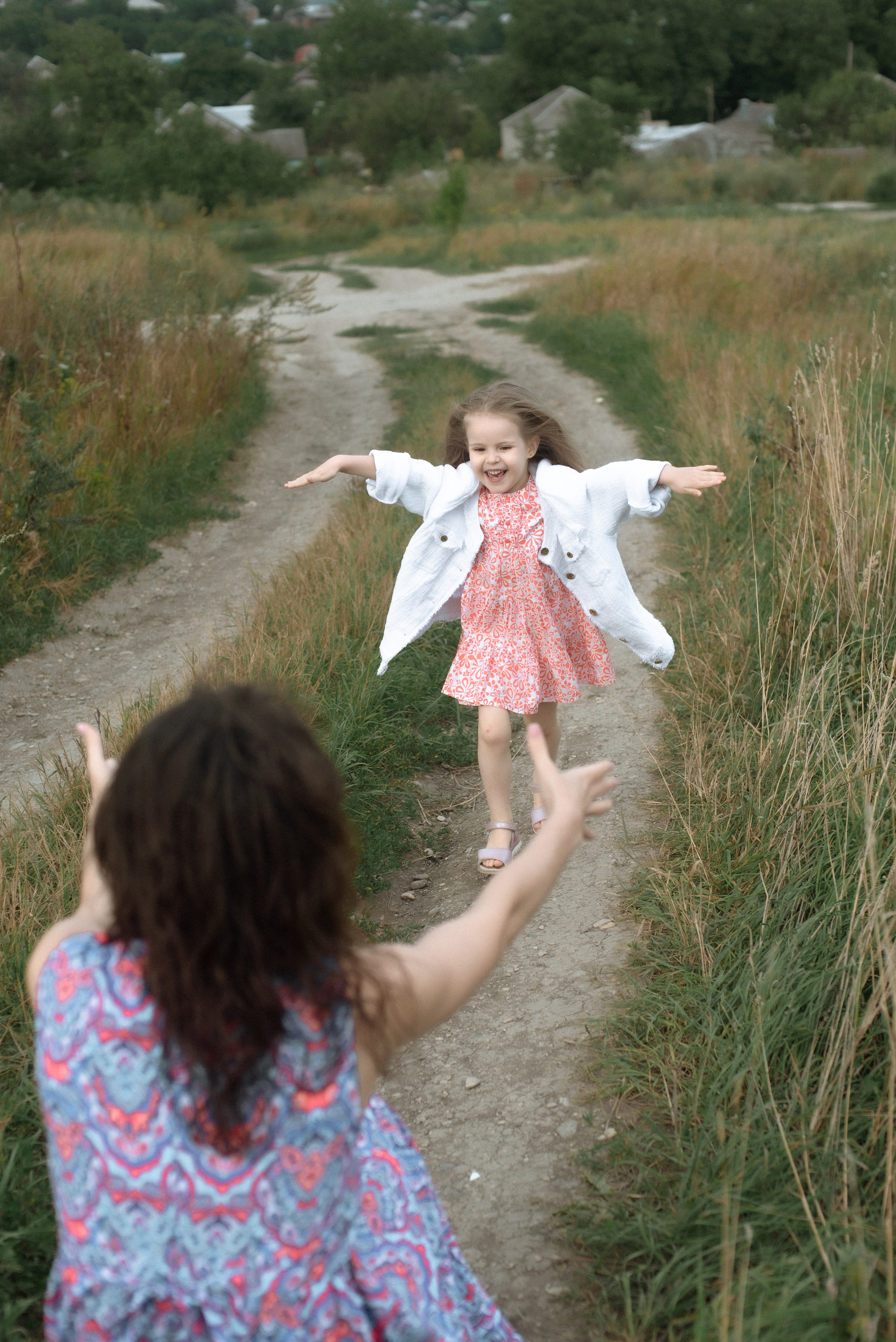 Жанна и Александра. Пикник у озера. Фотограф Виктория Чокадзе