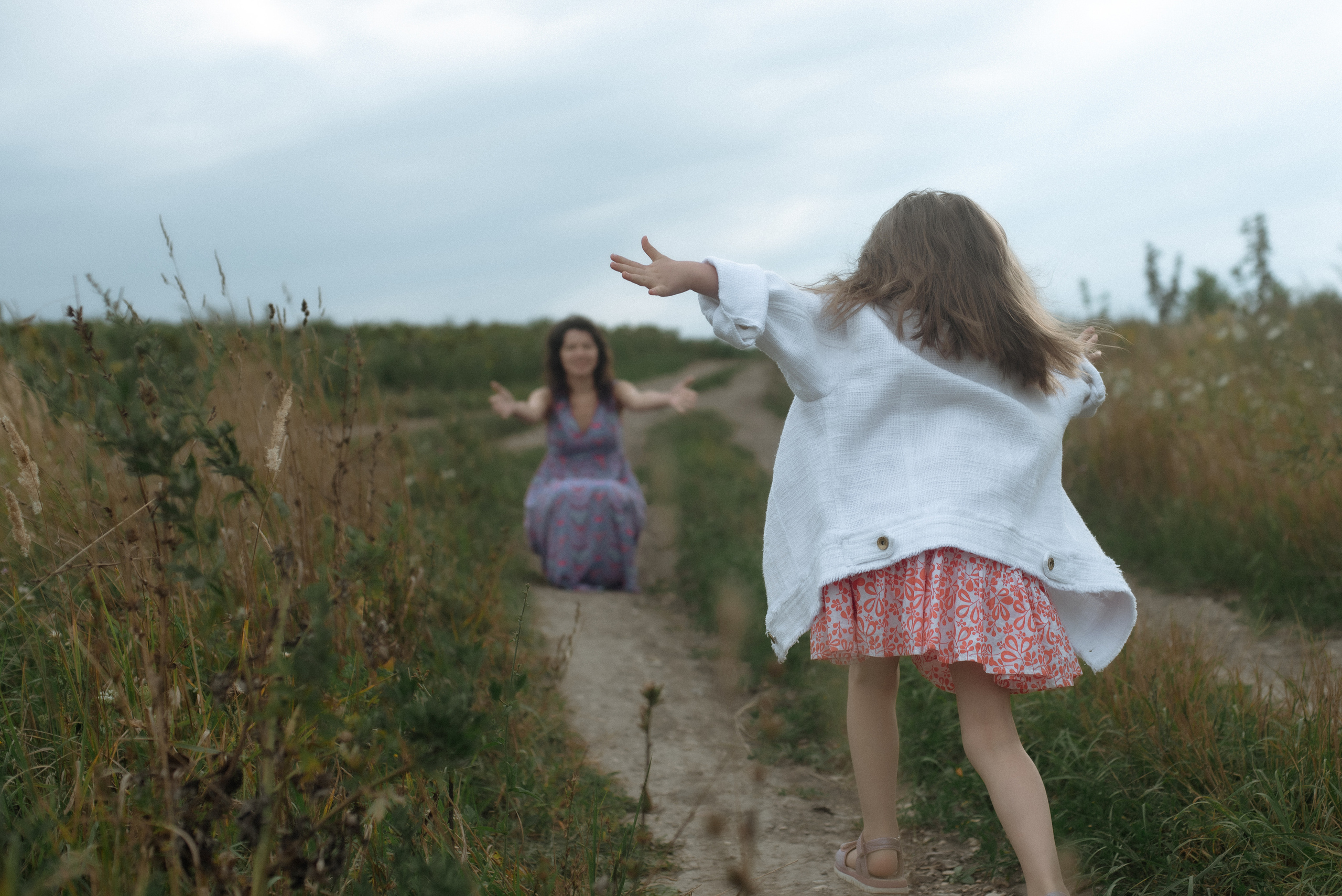 Жанна и Александра. Пикник у озера. Фотограф Виктория Чокадзе
