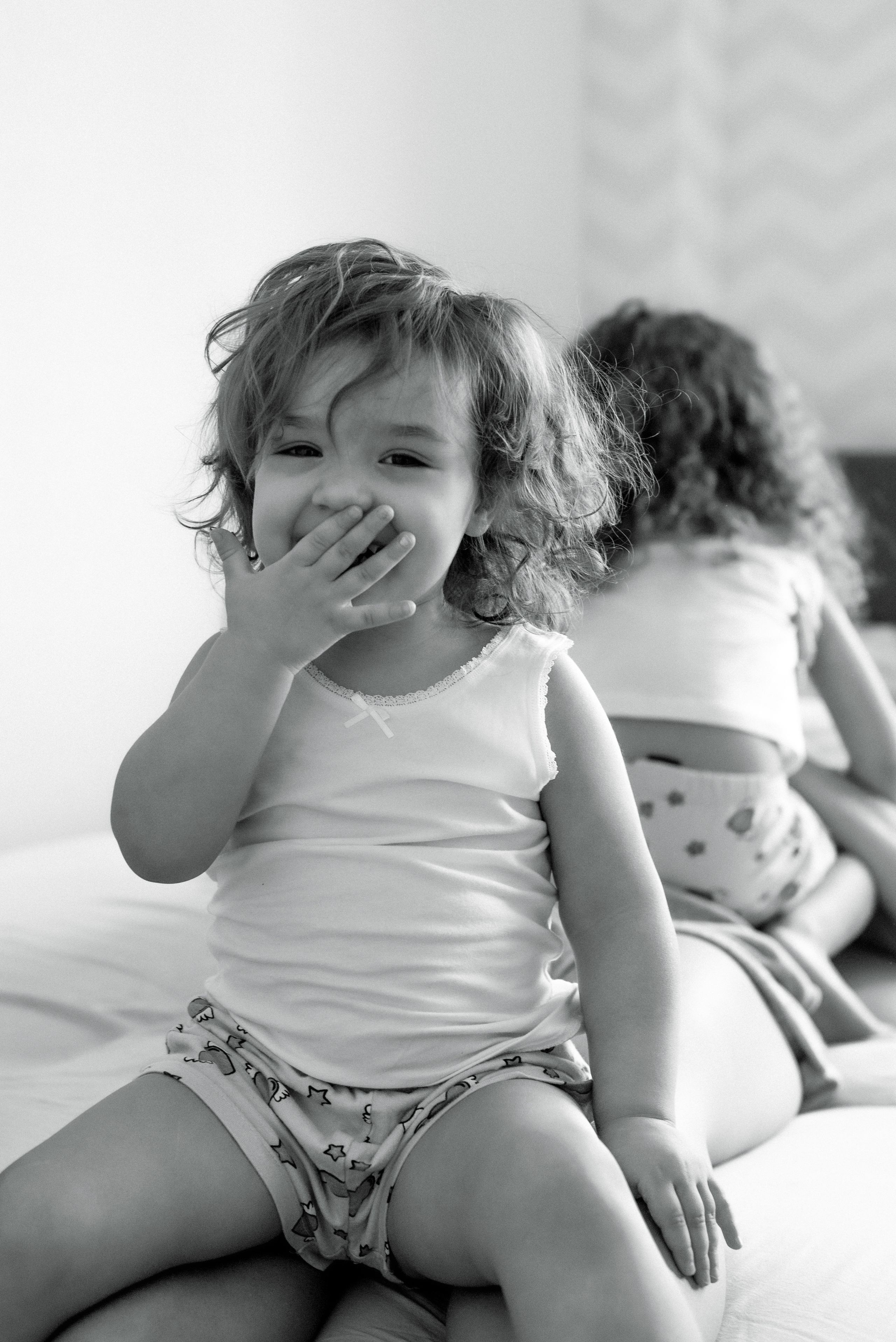 Ксения, Агния и Ульяна, дома. Фотограф Виктория Чокадзе