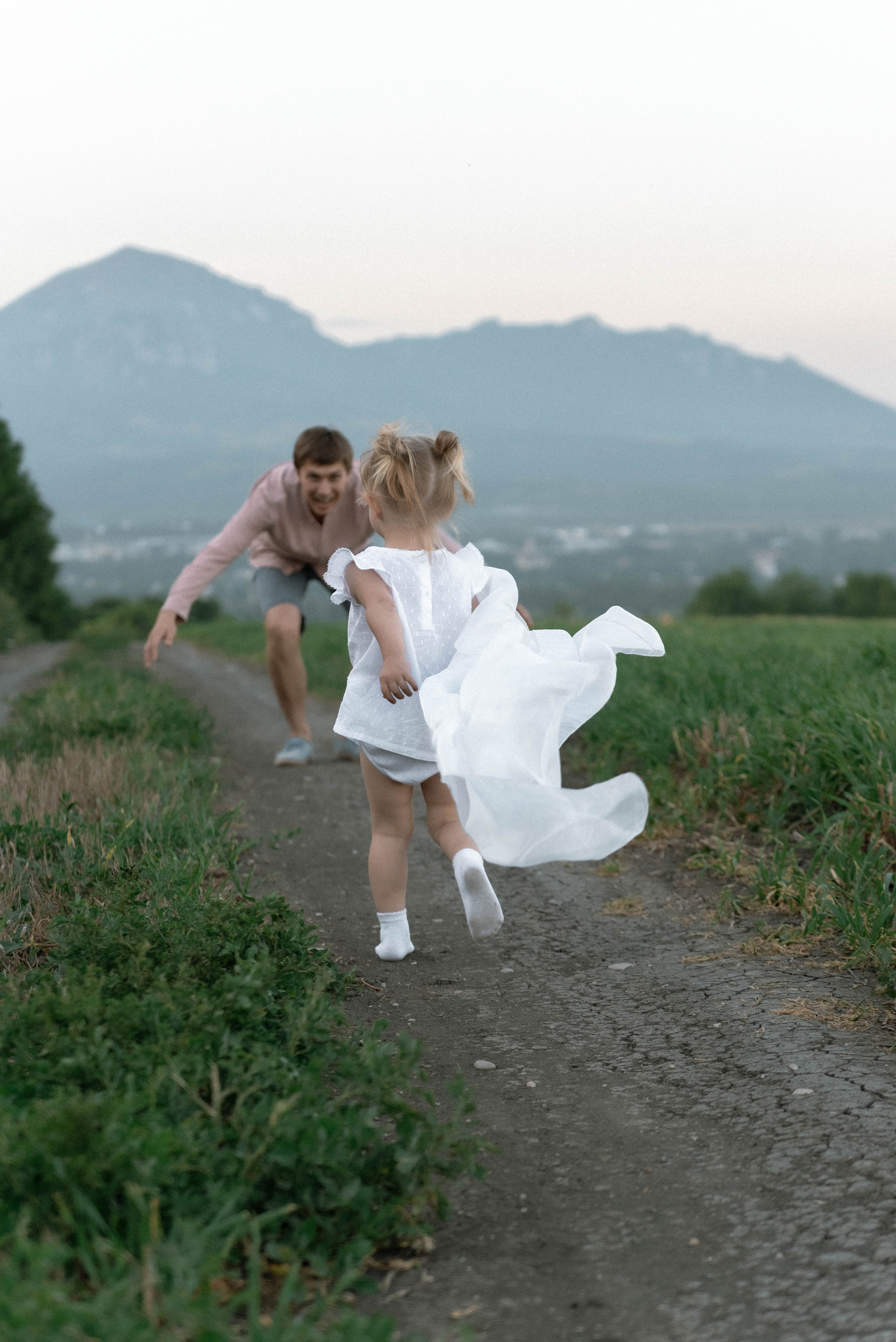 Ира, Стас и Злата. Лето, поле, закат. Фотограф Виктория Чокадзе