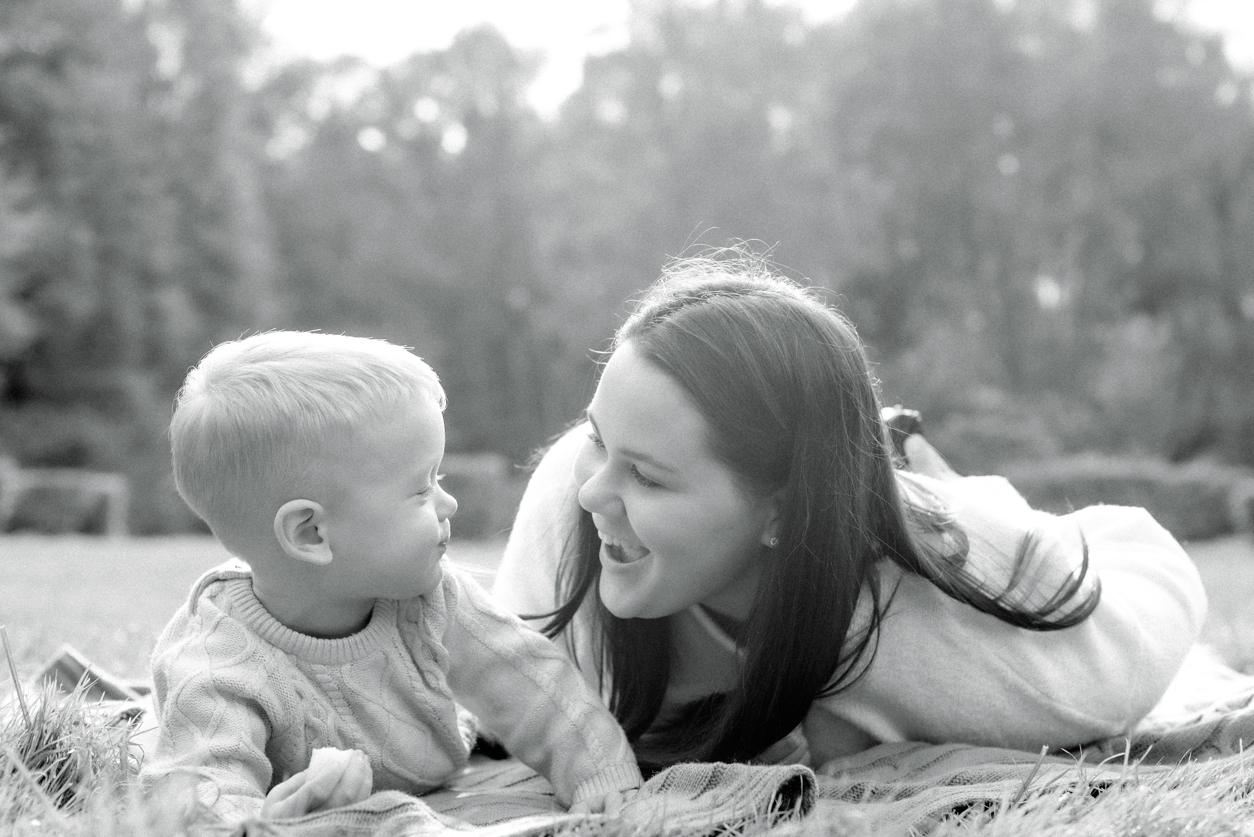 Таня, Катя и Матвей. Ранняя осень, парк. Фотограф Виктория Чокадзе