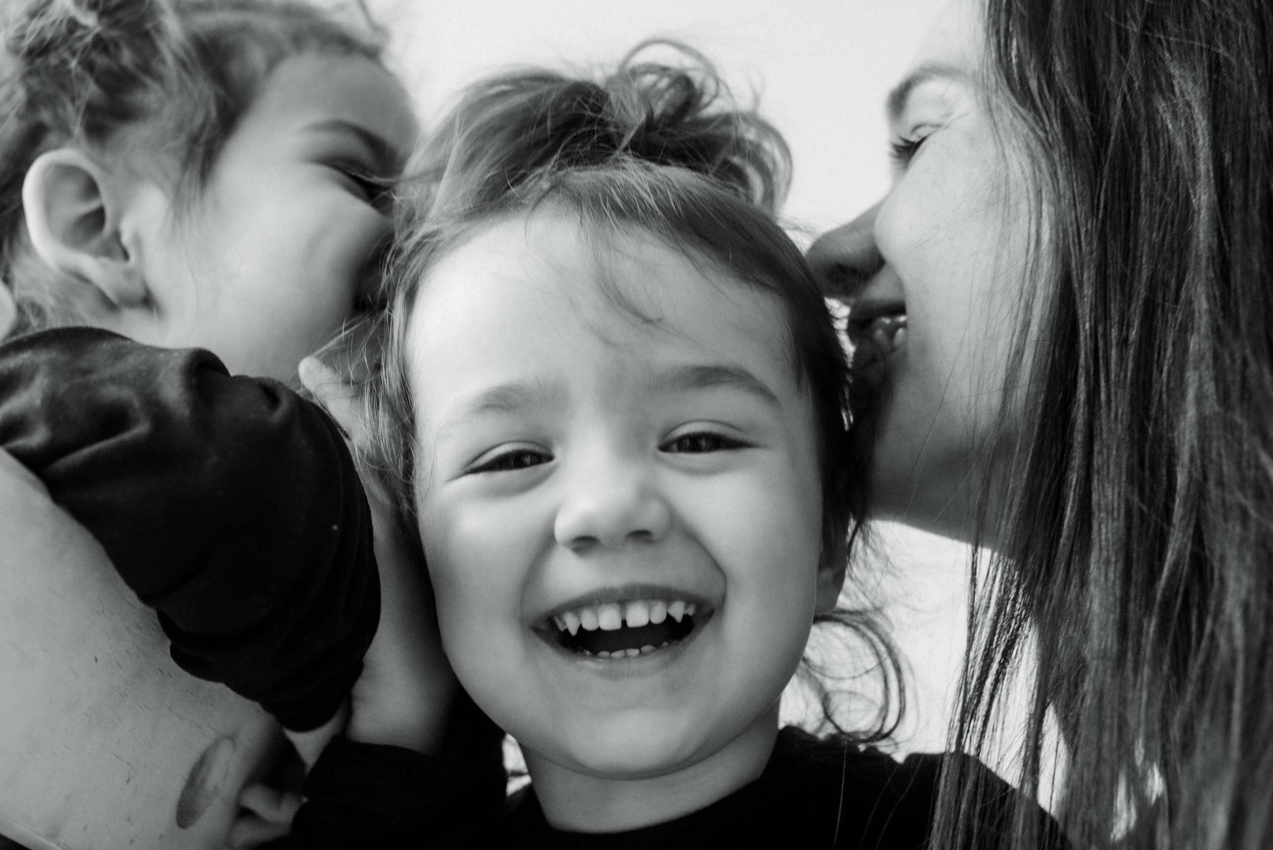 Ксения, Агния и Ульяна, дома. Фотограф Виктория Чокадзе