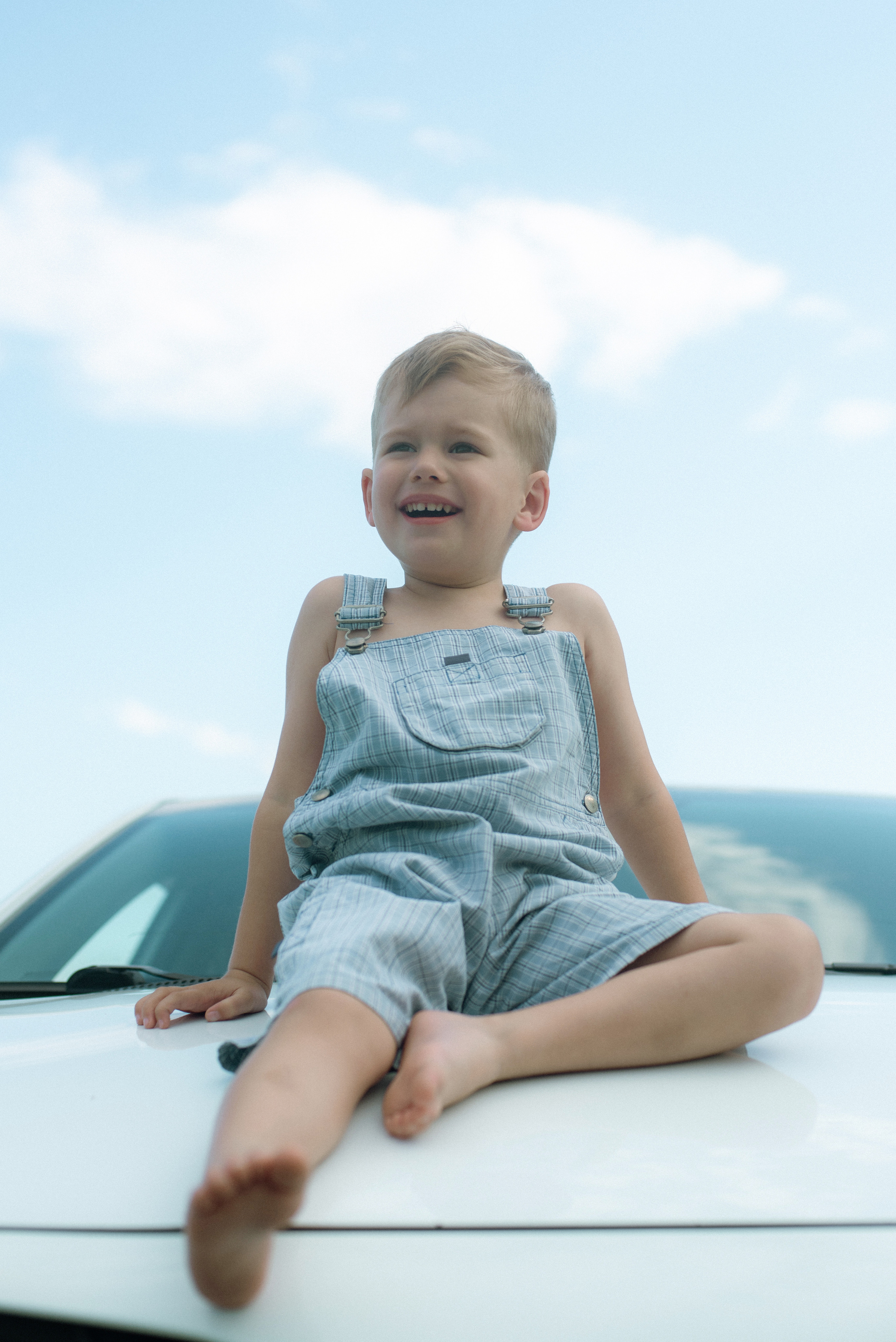 Олеся и Ермолай. Летом на поле. Фотограф Виктория Чокадзе