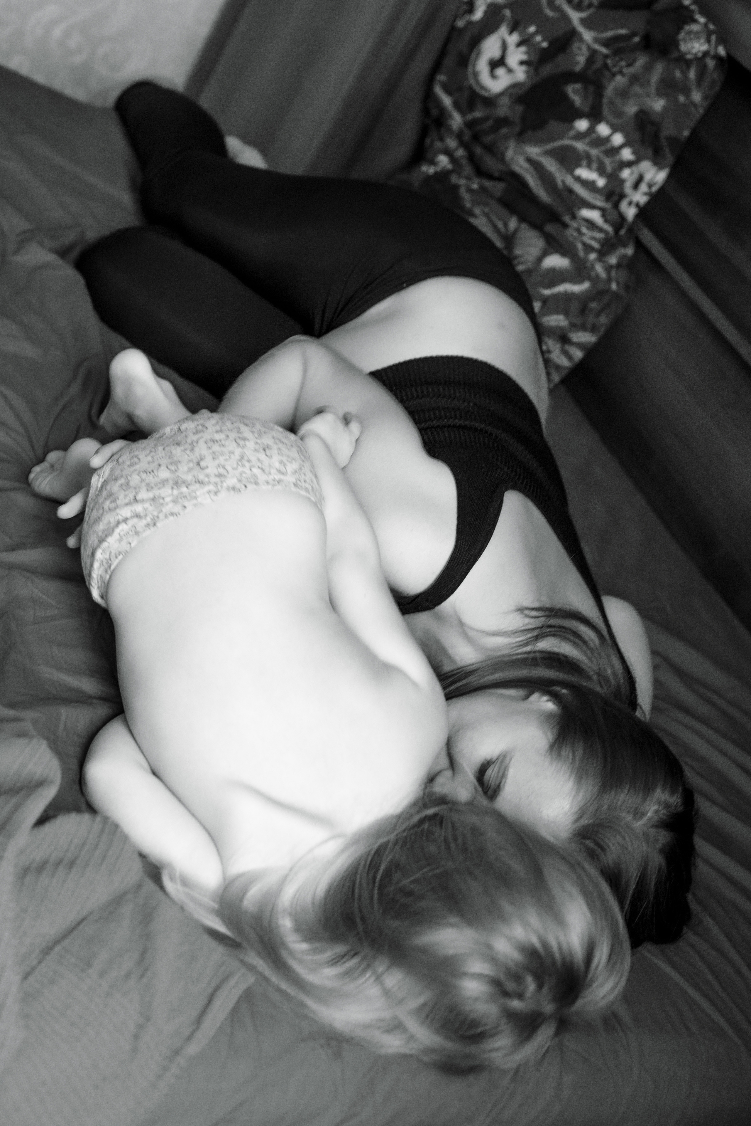 Ира, Злата и малыш, дома. Фотограф Виктория Чокадзе