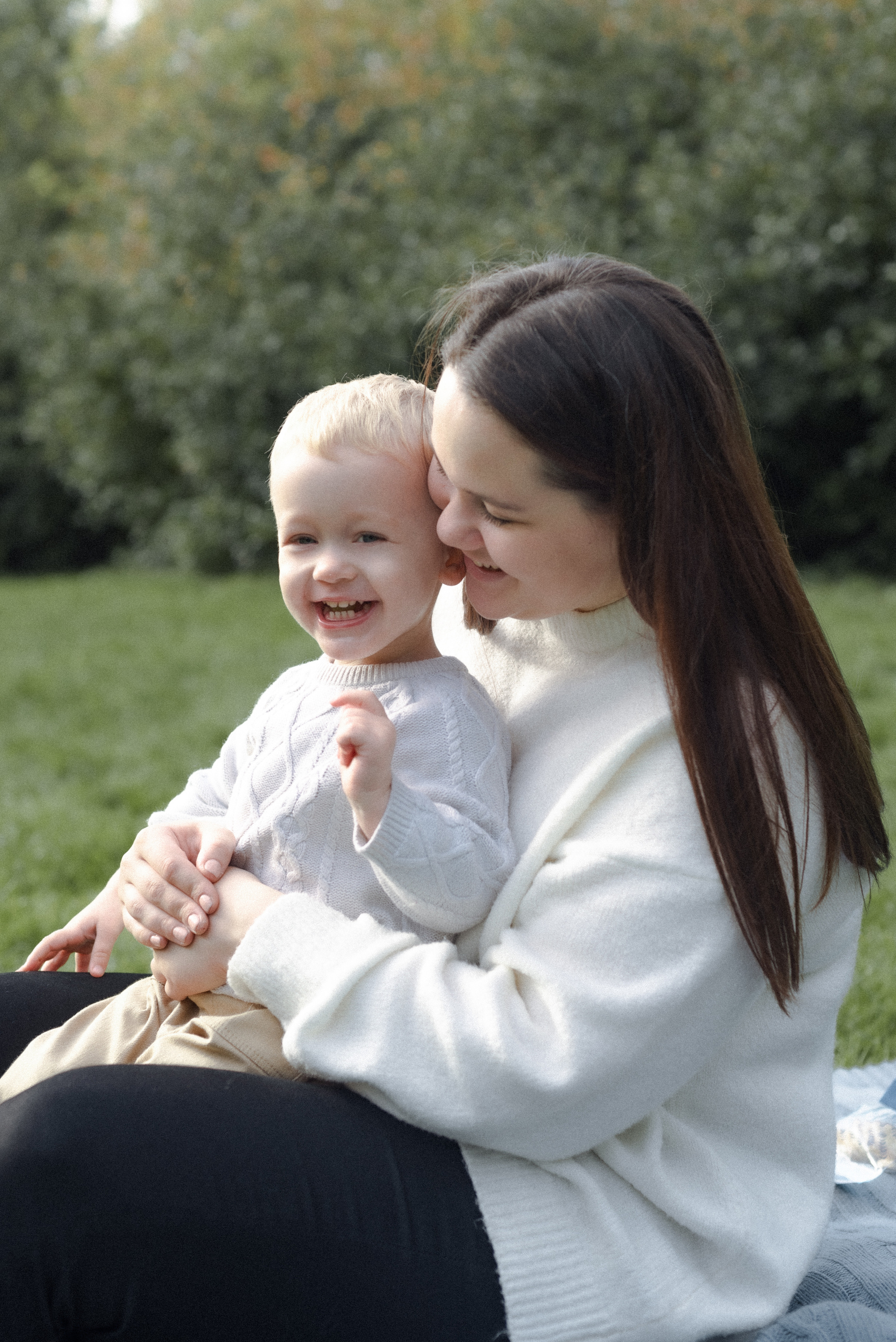 Таня, Катя и Матвей. Ранняя осень, парк. Фотограф Виктория Чокадзе