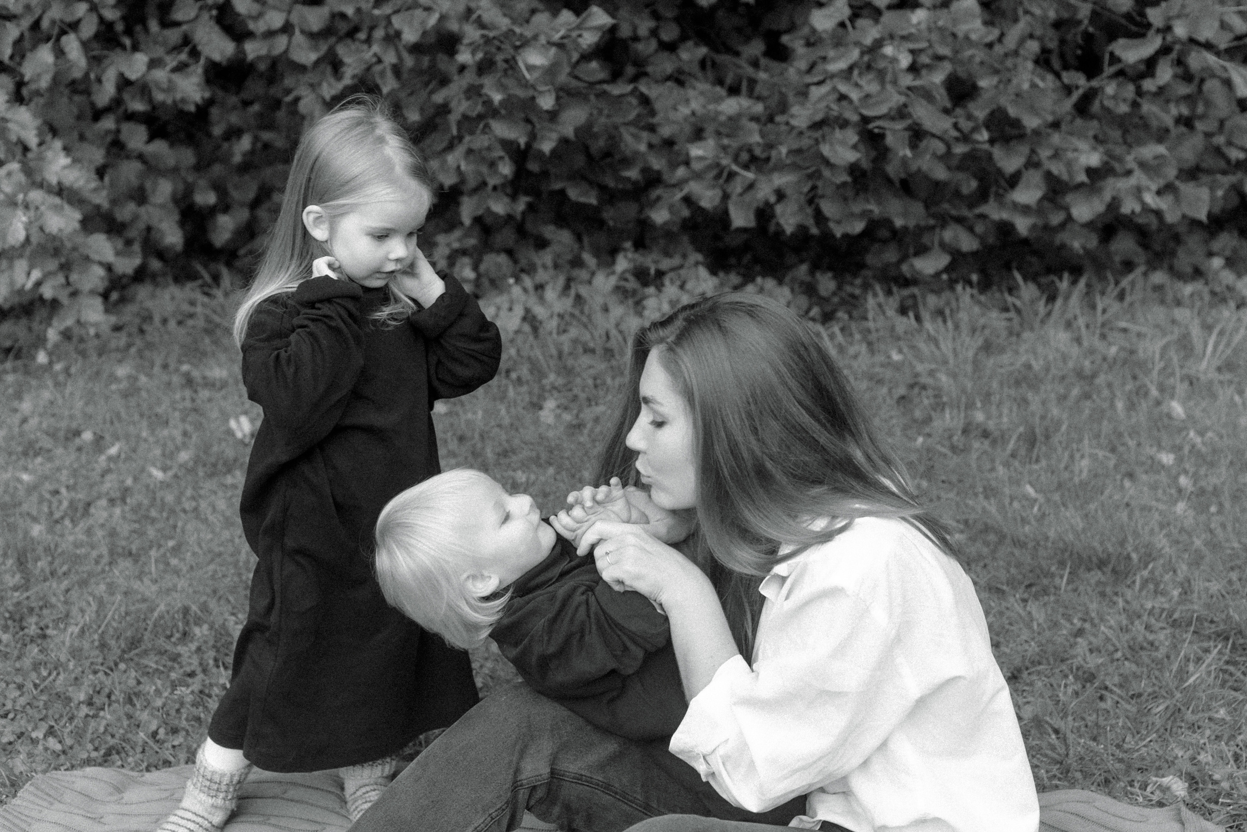 Настя, Надя, Тася. Бесценное мамино внимание. Фотограф Виктория Чокадзе