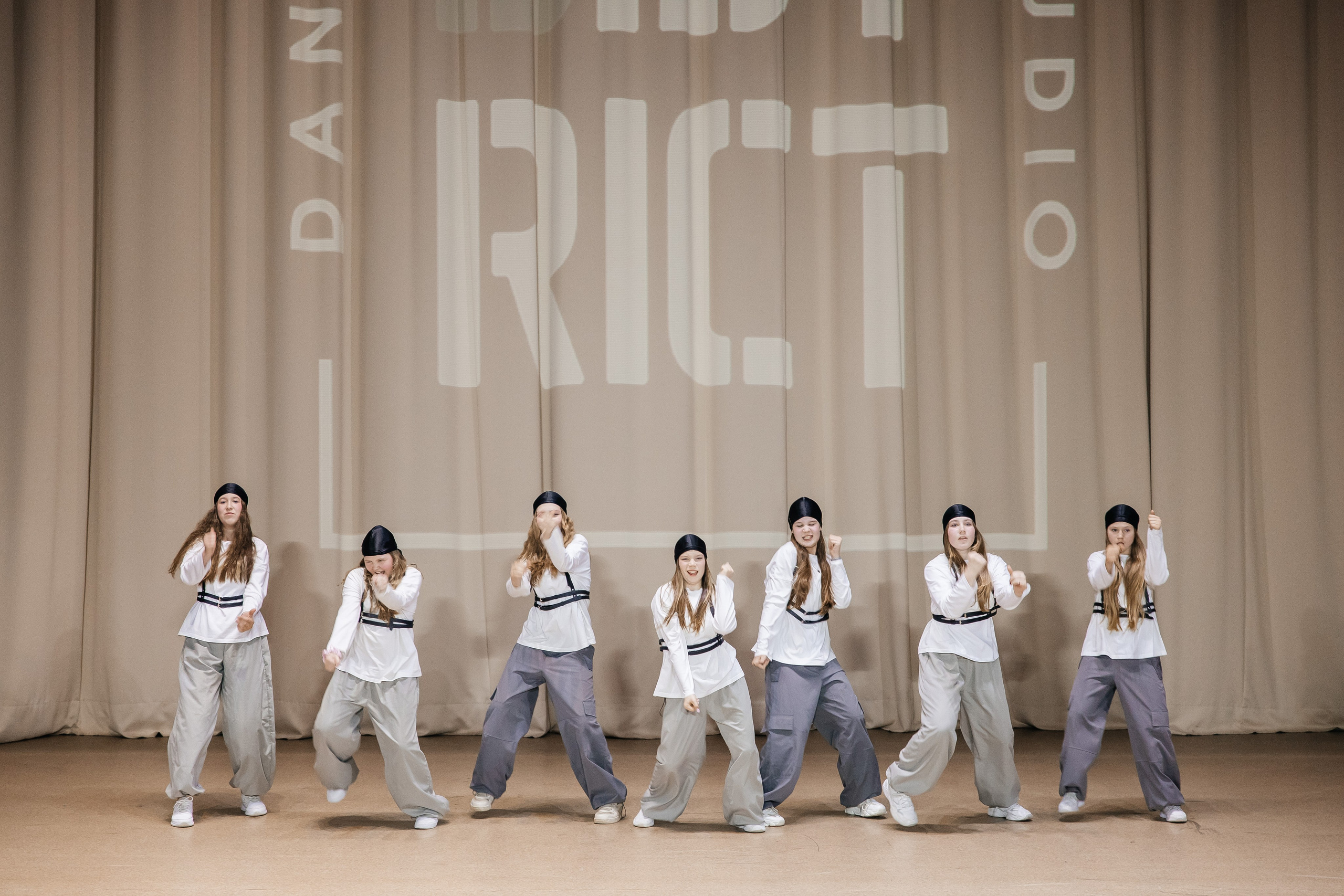 Дистрикт. Отчетный концерт. Свадебный и Семейный фотограф г. Ижевск Гульназ Солдатова. Гульназ фото