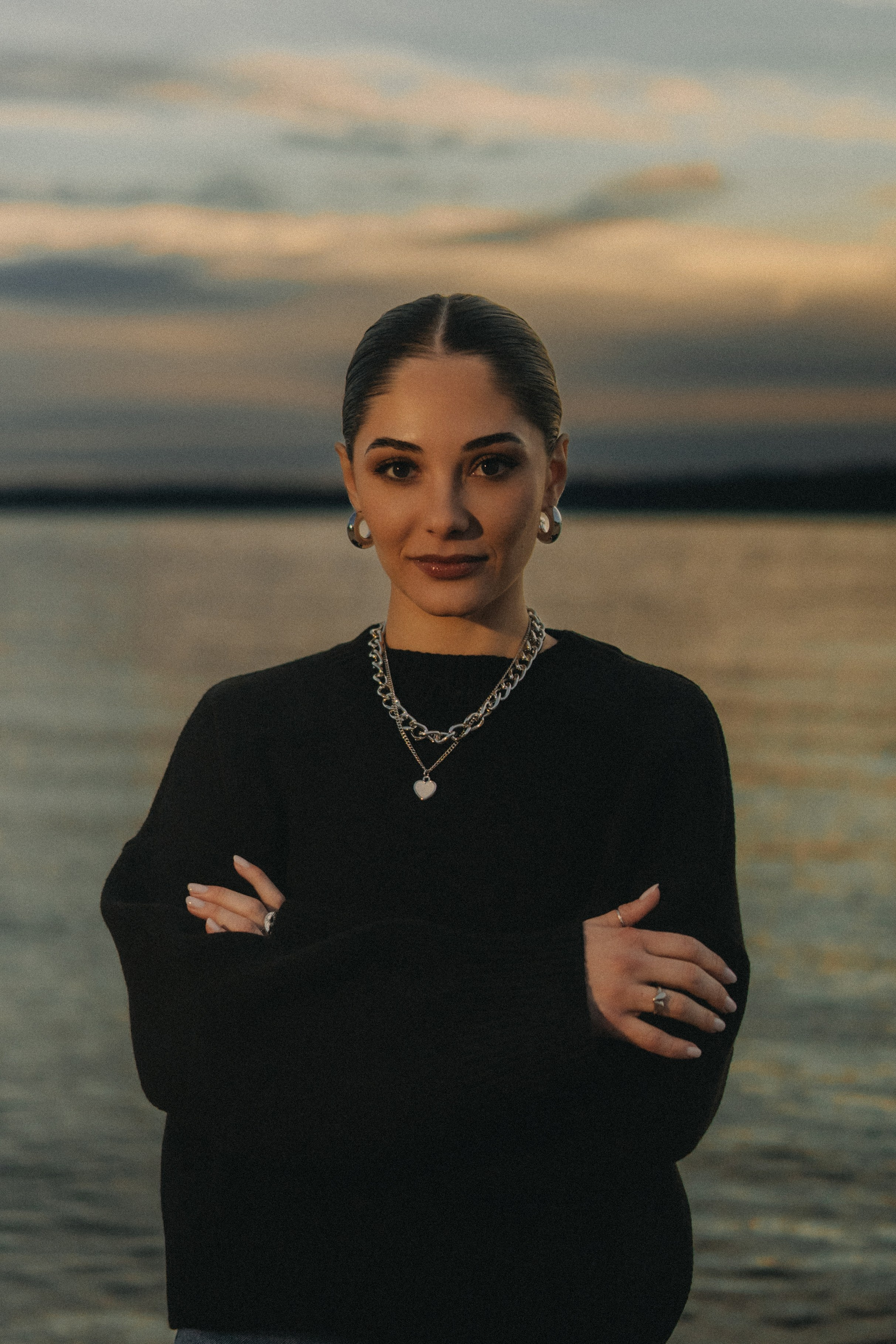 Юля | фотосессия на закате у воды. Портретный фотограф Москва