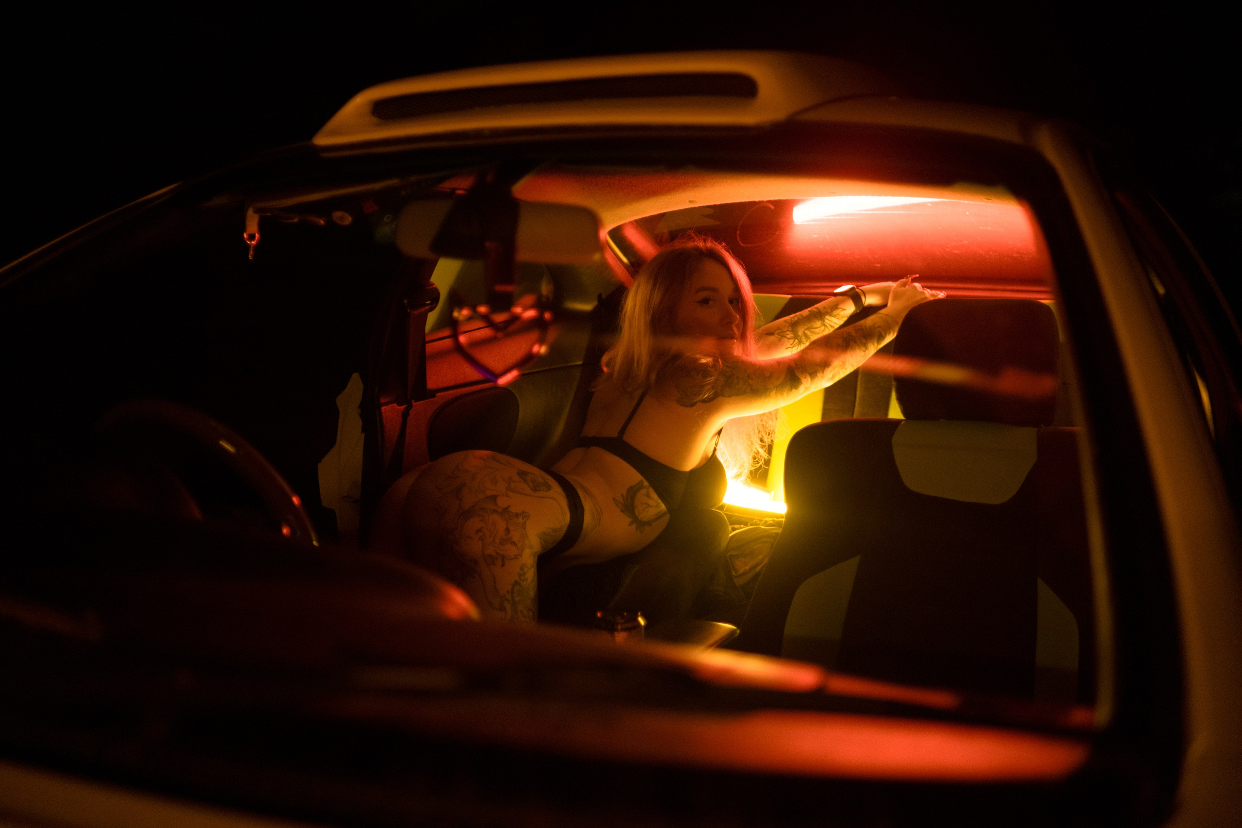 Вика и машина. Фотограф Коробова Екатерина