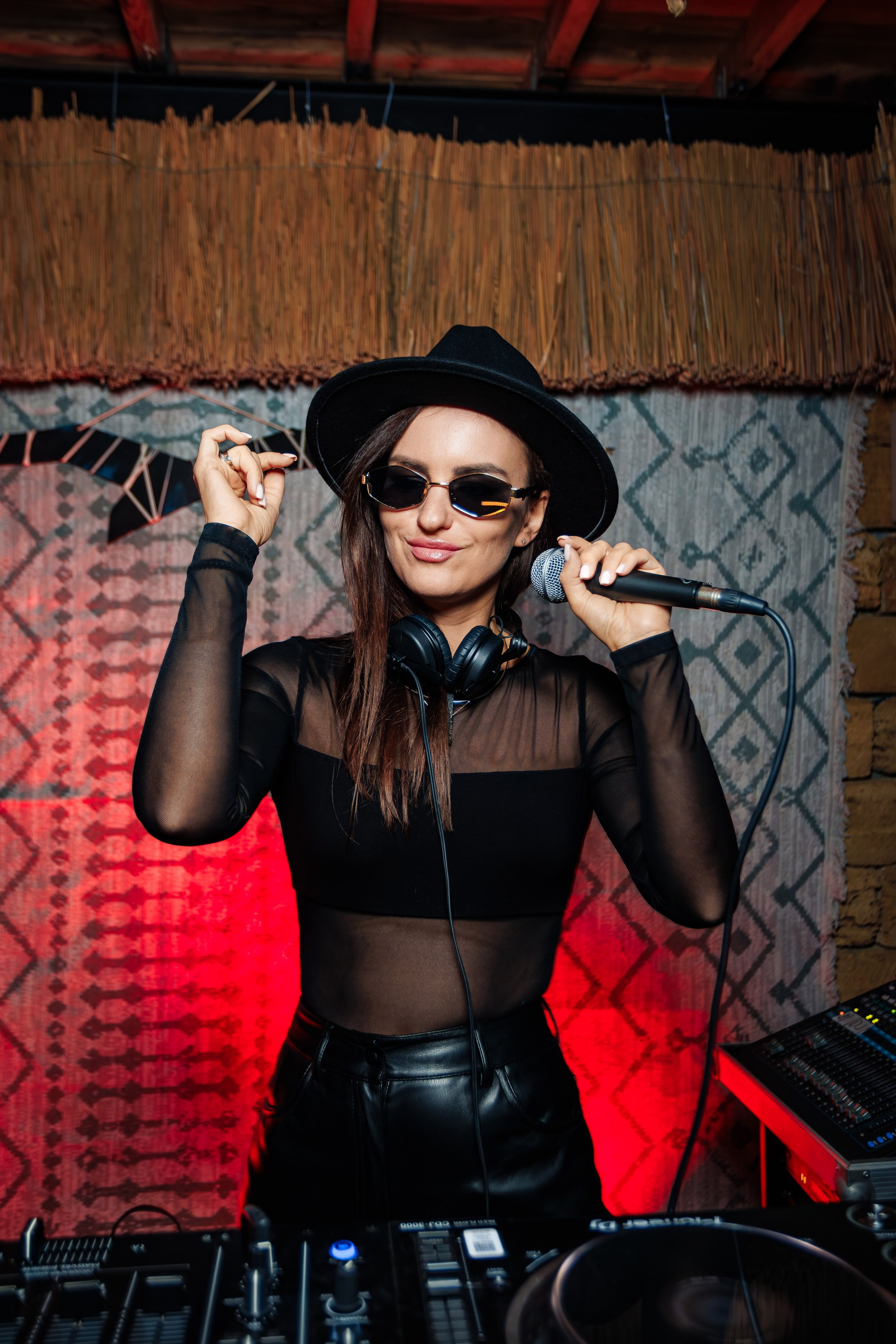 «LIZWI"_Чайка на пляже_Ялта_7.06.2025. Аминов Руслан | Фотограф