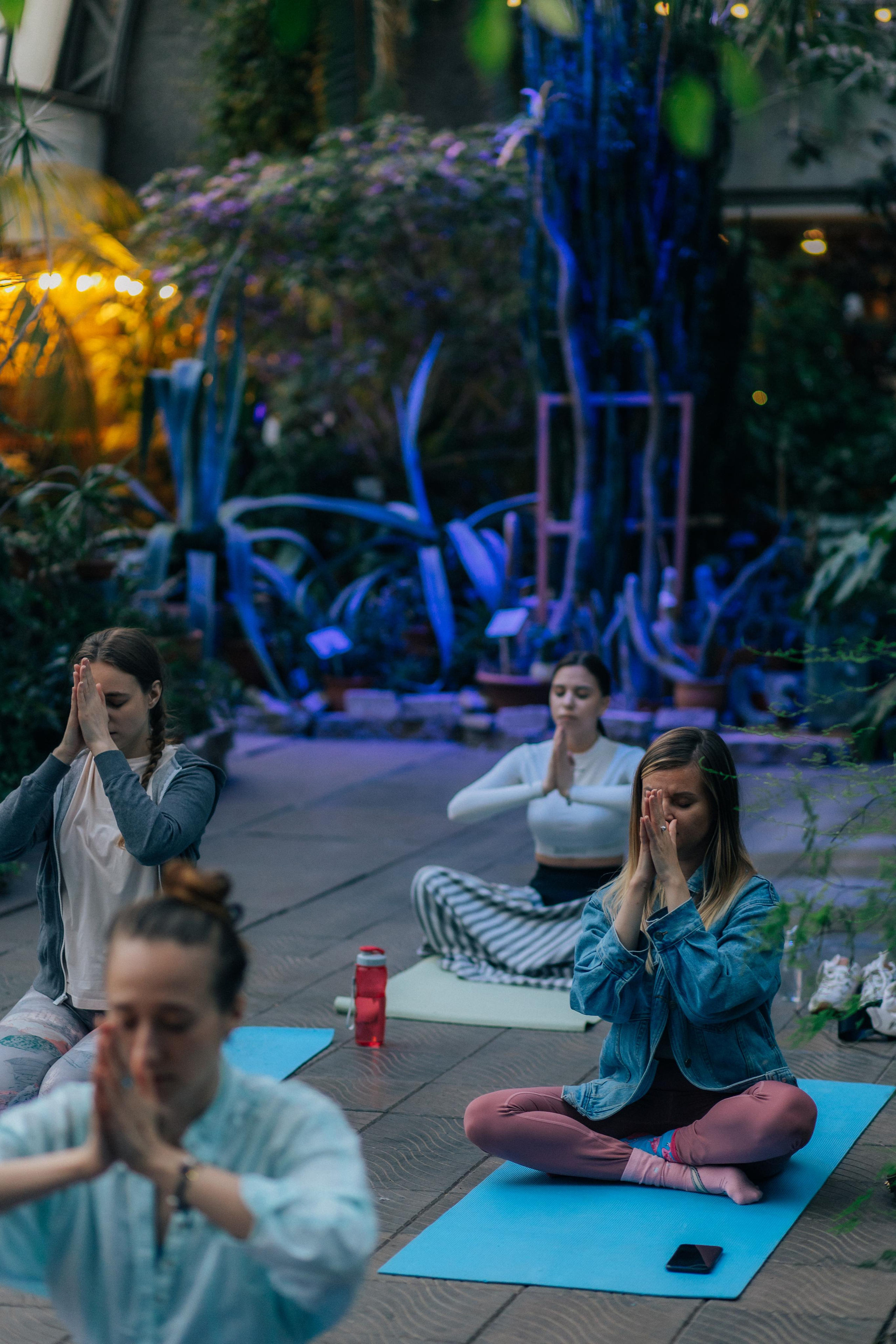 Йога в Оранжерее. Креатор Ольга Яш