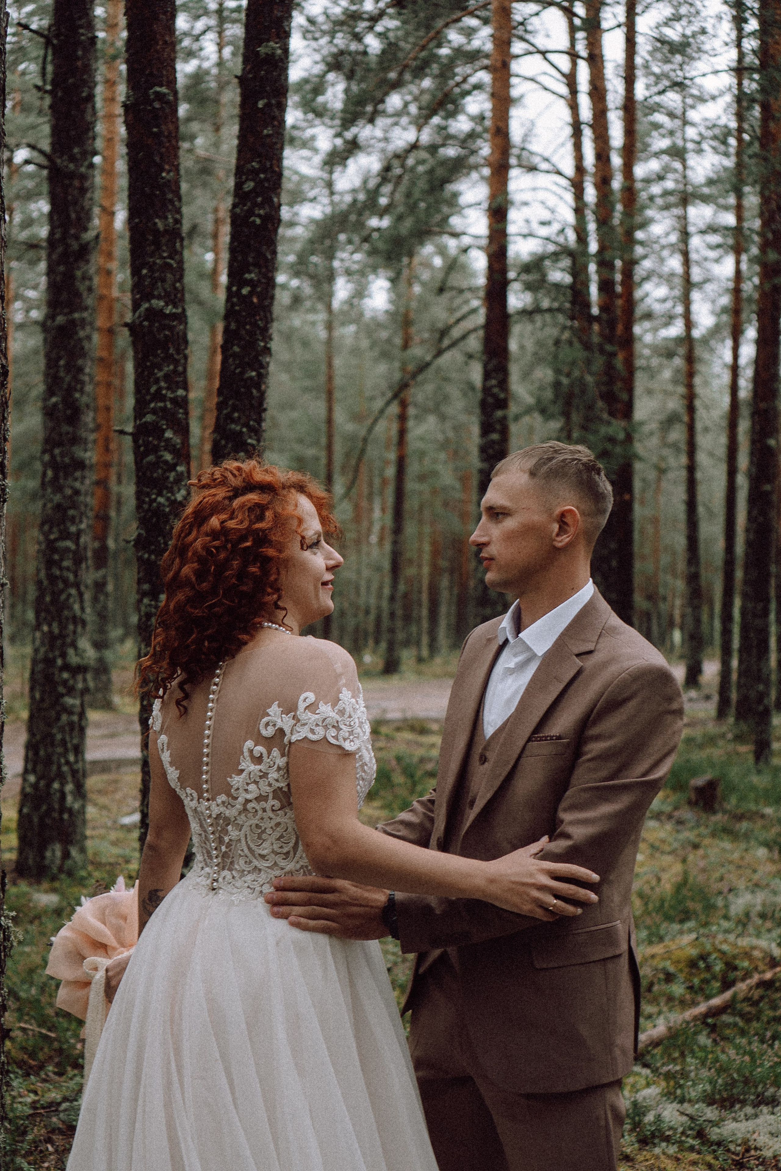 СВАДЕБНАЯ ФОТОСЕССИИЯ ПАРЫ В ГОРОДЕ ПРИОЗЕРСК В СОСНОВОМ ЛЕСУ И С ПИКАПОМ. Профессиональный фотограф, Санкт-Петербург — Виктория Богомолова