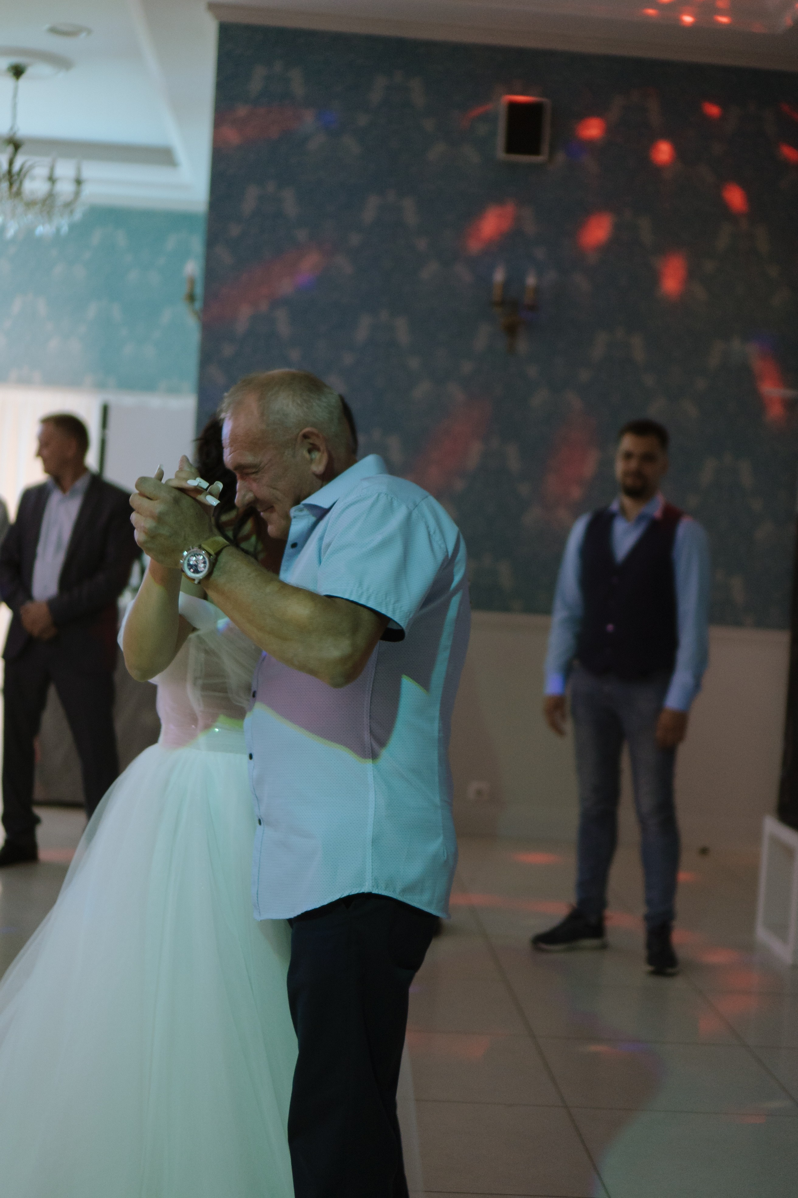 ТАНЕЦ ОТЦА И ДОЧЕРИ НА БАНКЕТЕ (СВАДЕБНАЯ ФОТОСЕСИИЯ БАНКЕТА). Профессиональный фотограф, Санкт-Петербург — Виктория Богомолова