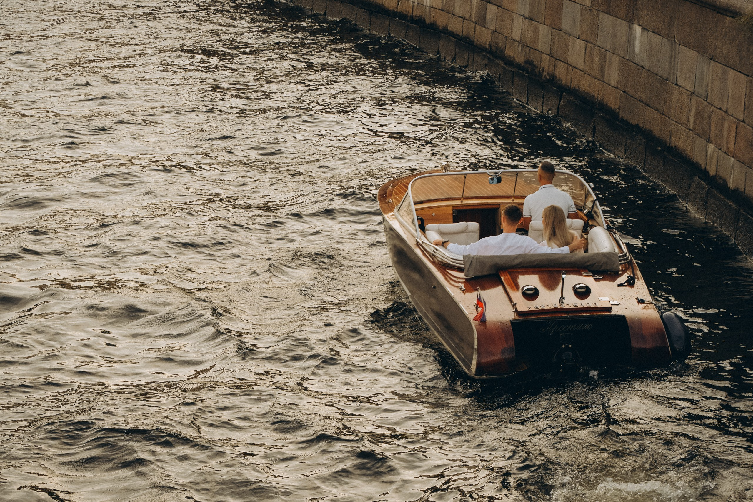 СВАДЕНБНАЯ СЬЕМКА НА КАТЕРЕ ПО КАНАЛАМ САНКТ-ПЕТЕРБУРГА И В АКВАТОРИИ НЕВЫ. Профессиональный фотограф, Санкт-Петербург — Виктория Богомолова