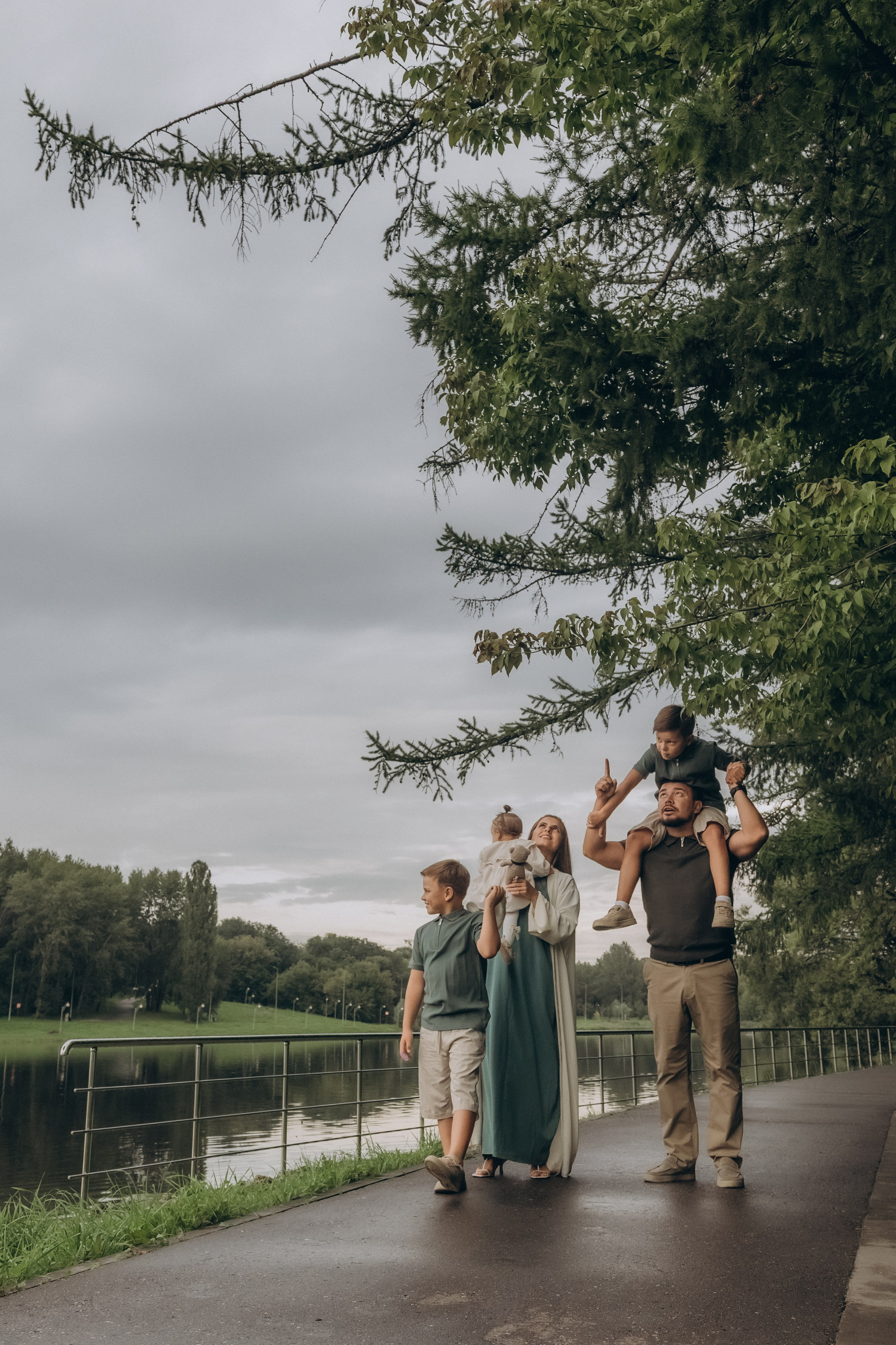 Семейная прогулка. Гаврилова Настя семейный фотограф lifestyle в Москве