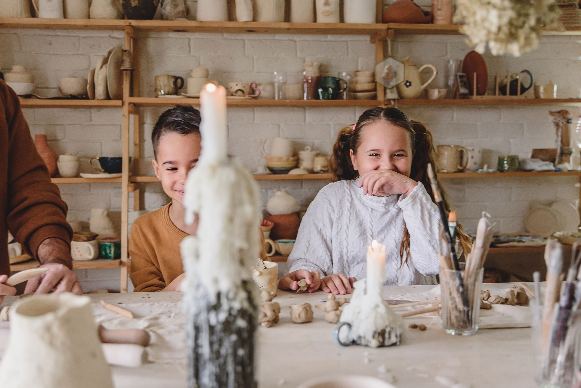 семейная фотосессия в Крыму, семейный фотограф Ольга Юзюк, семейная фотосессия в студии, семейная фотосессия в гончарной, семейная фотосессия лайфстайл, семейный фотограф в крыму