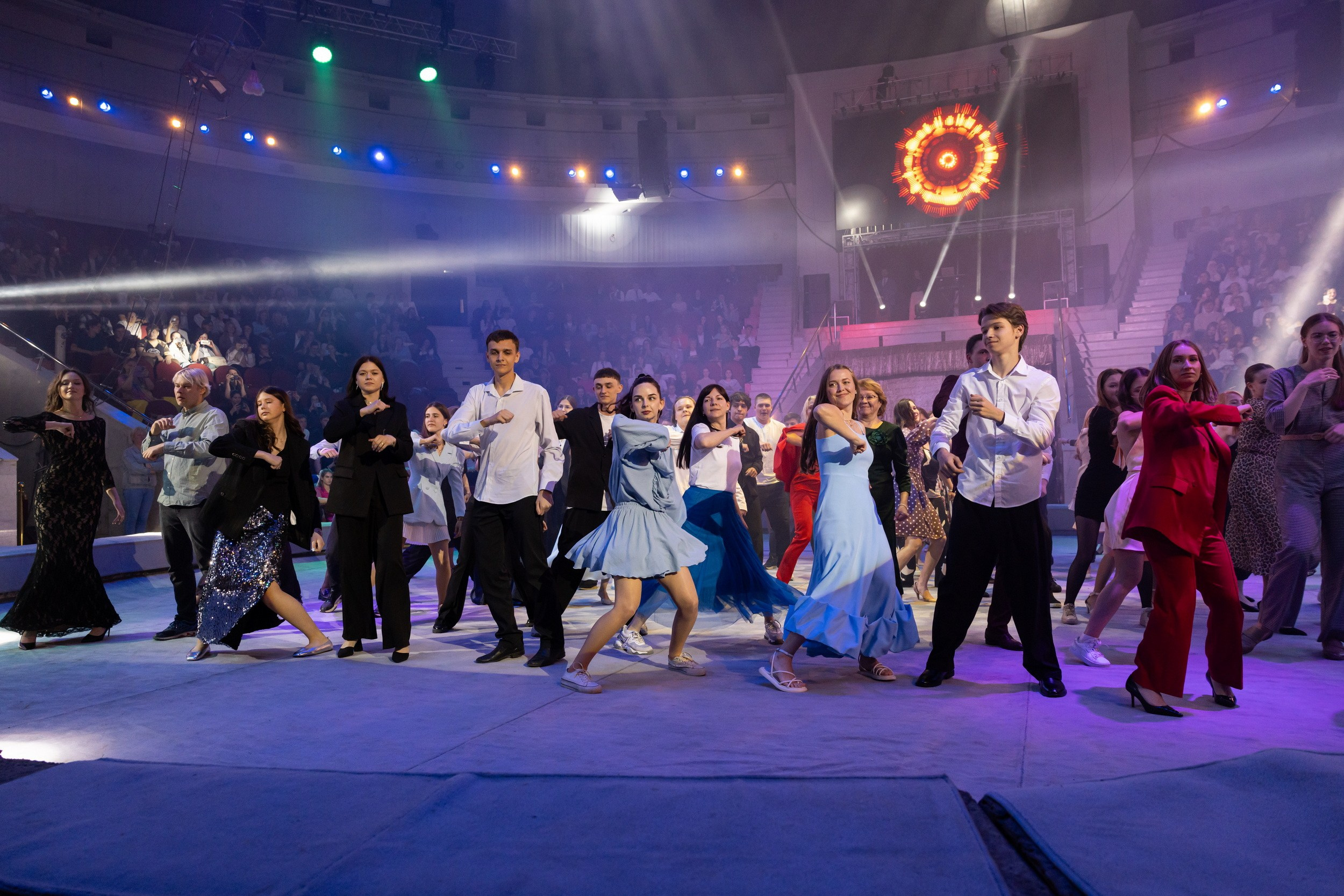 Городской бал выпускников (24 июня 2025). Репортажный фотограф Алексей Пирязев
