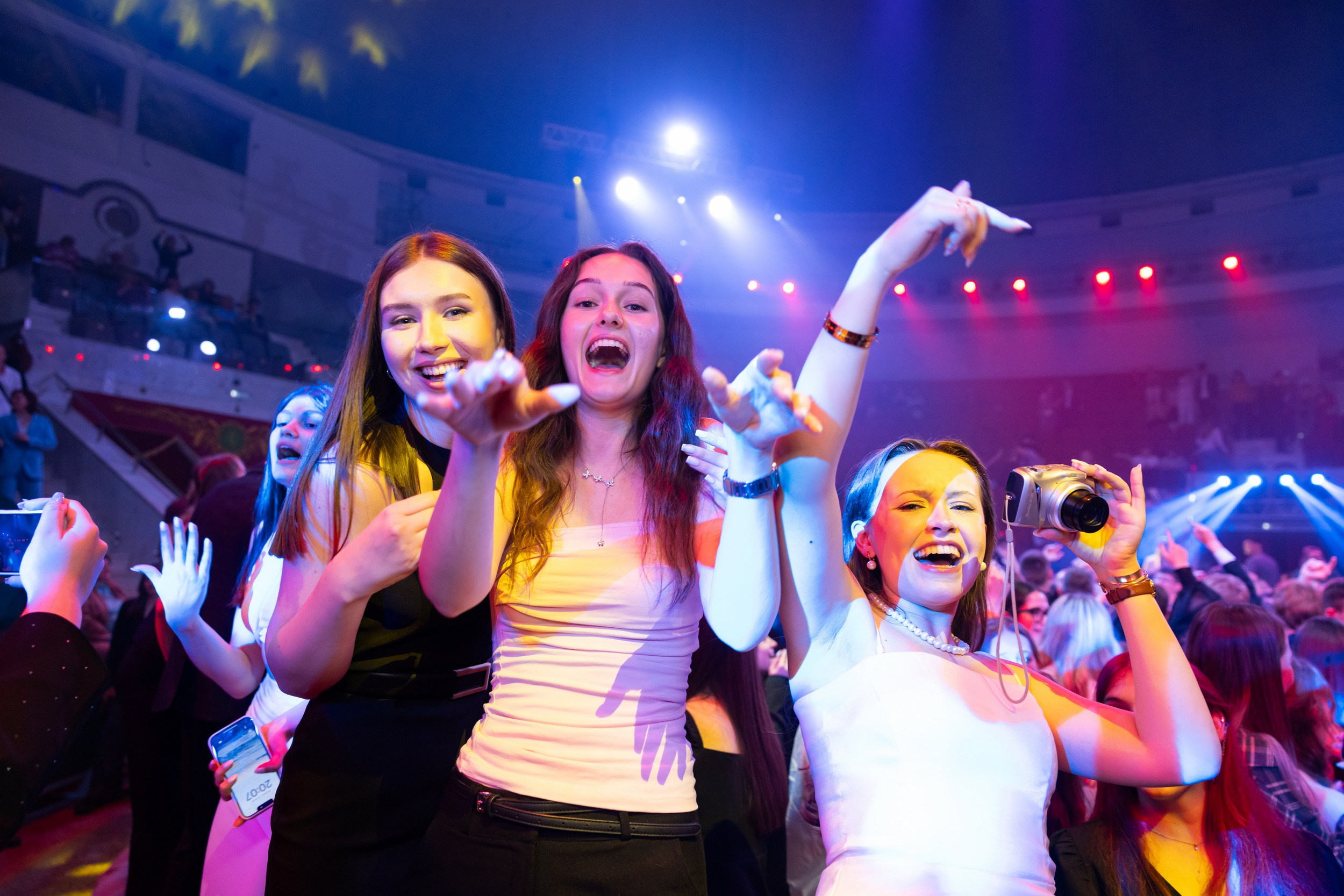 Городской бал выпускников (24 июня 2025). Репортажный фотограф Алексей Пирязев