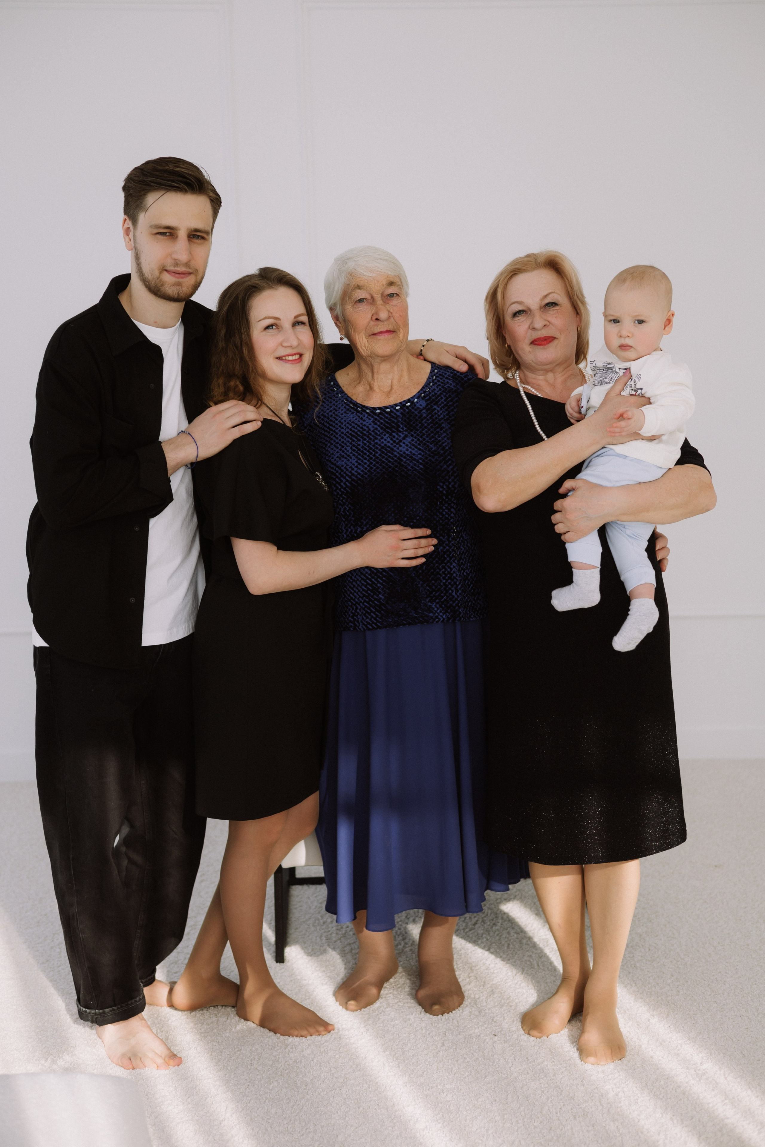 Студийная. Большая семья. Фотограф Уфа Башкирия Мухаметянова Алина. Свадебный семейный портретный