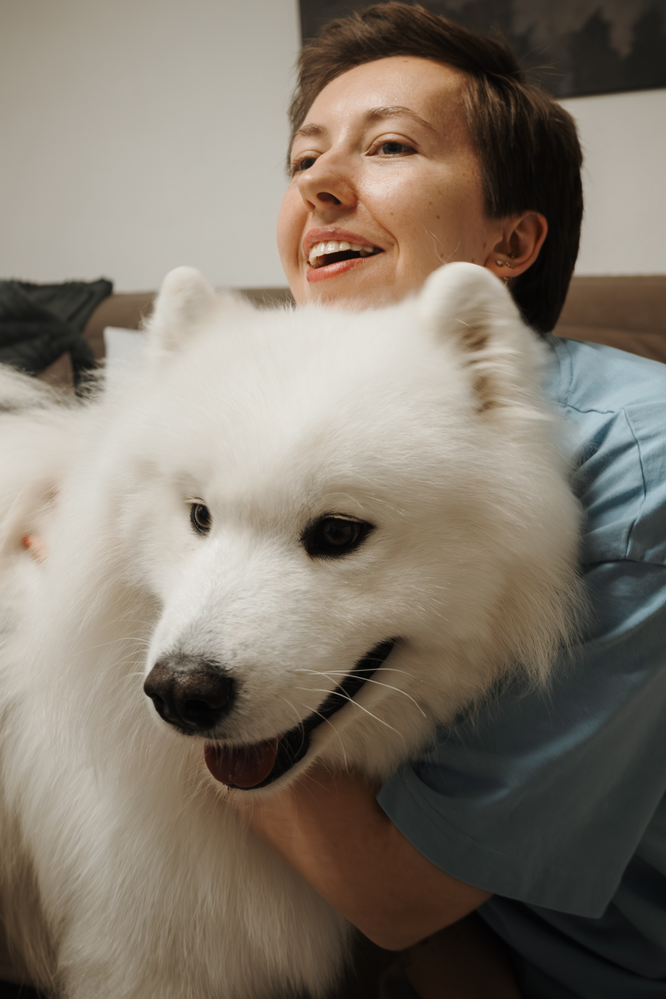 Домашняя фотосессия девушки с собакой и пара фото в дождливый день. Фотограф-анималист в Москве Екатерина Тихонова