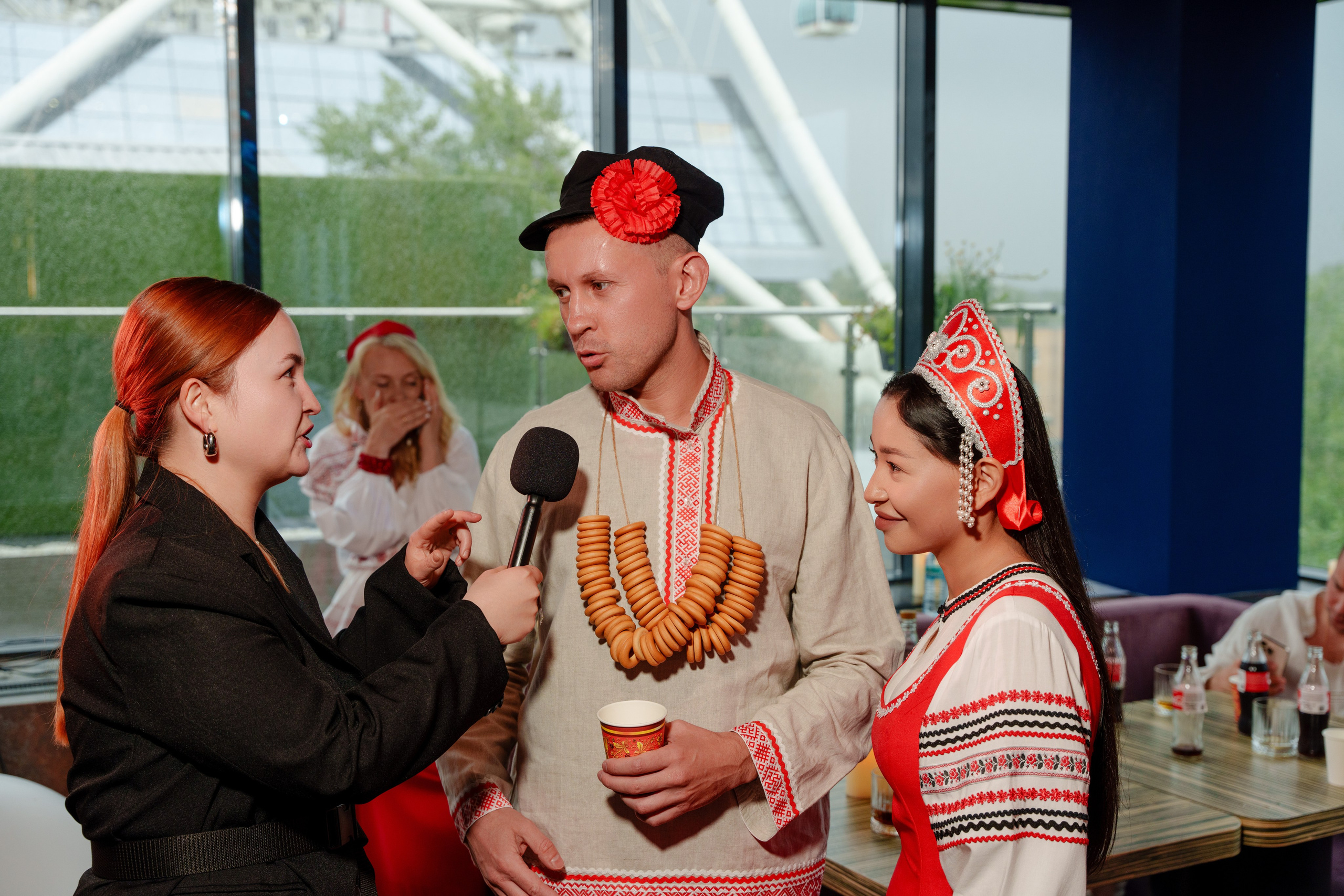 Репортажный фотограф на гендер пати в славянском стиле в Москве. Репортажный фотограф Москва Сергей Дружинин