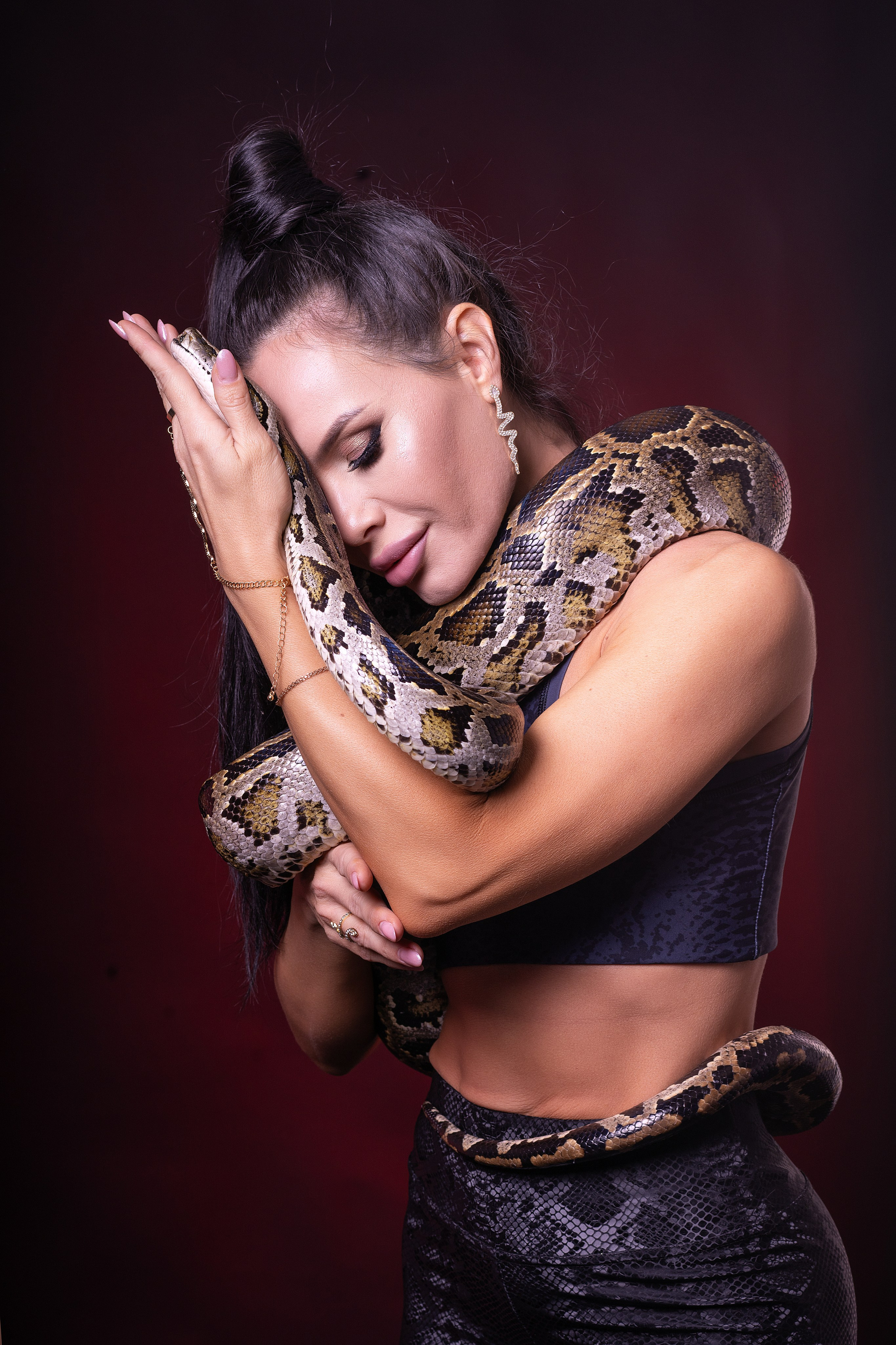 Сьемка с живым питоном. Главная