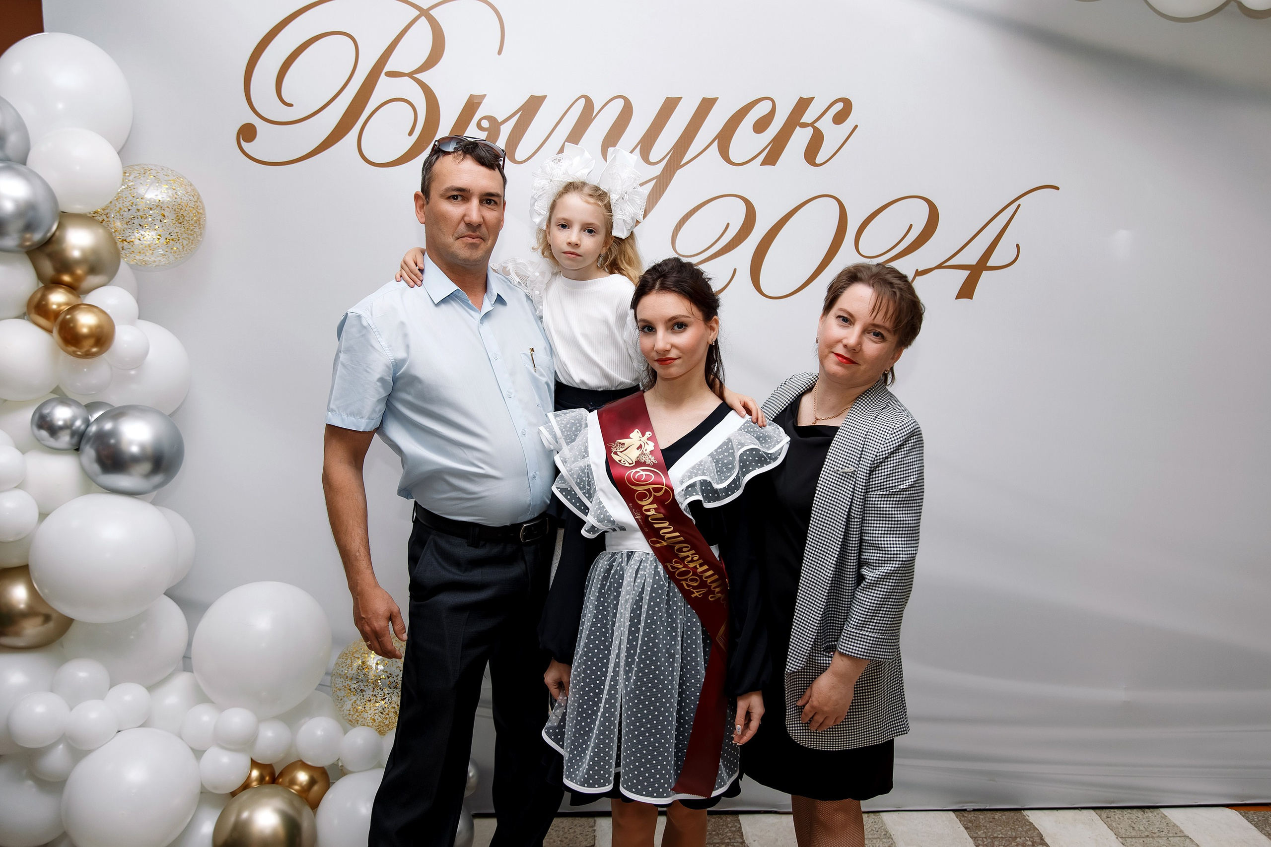 11 класс Последний звонок. Фотограф Любовь Корниенко, Примоский край